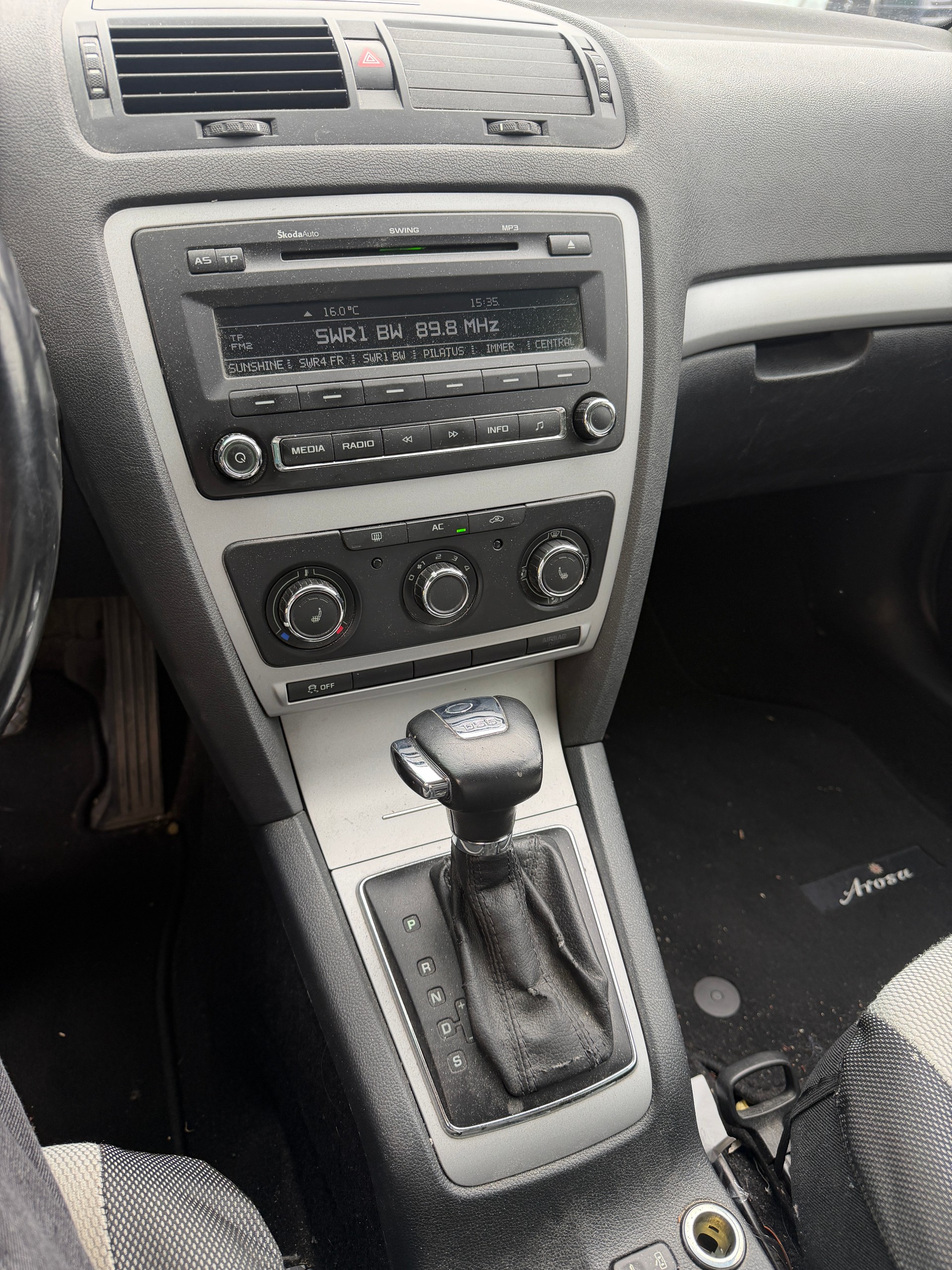 SKODA Octavia Combi 2.0 TDI Ambition DSG-image-10