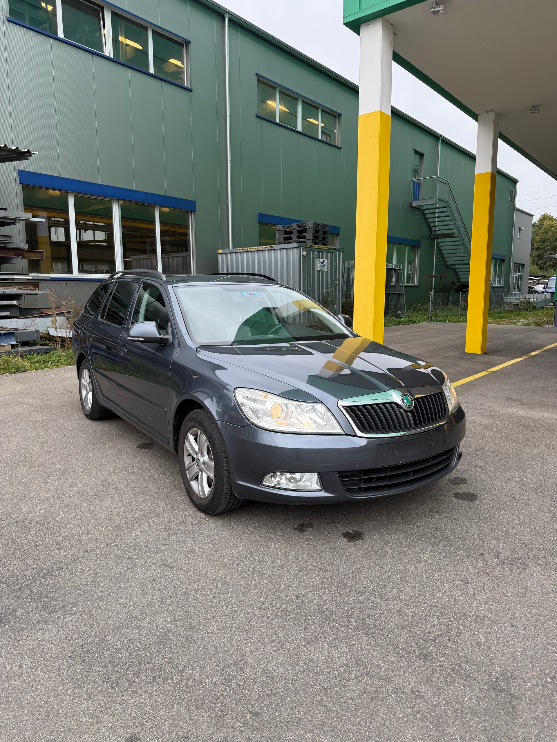 SKODA Octavia Combi 2.0 TDI Ambition DSG-image-0