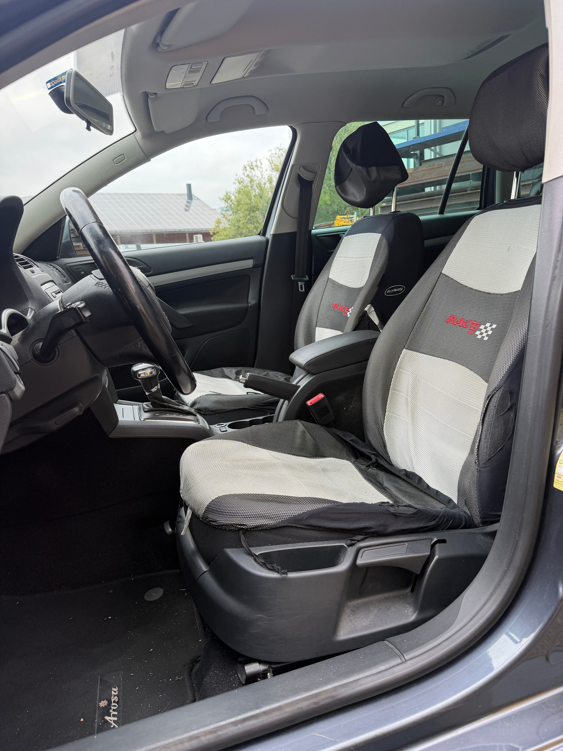 SKODA Octavia Combi 2.0 TDI Ambition DSG-image-8