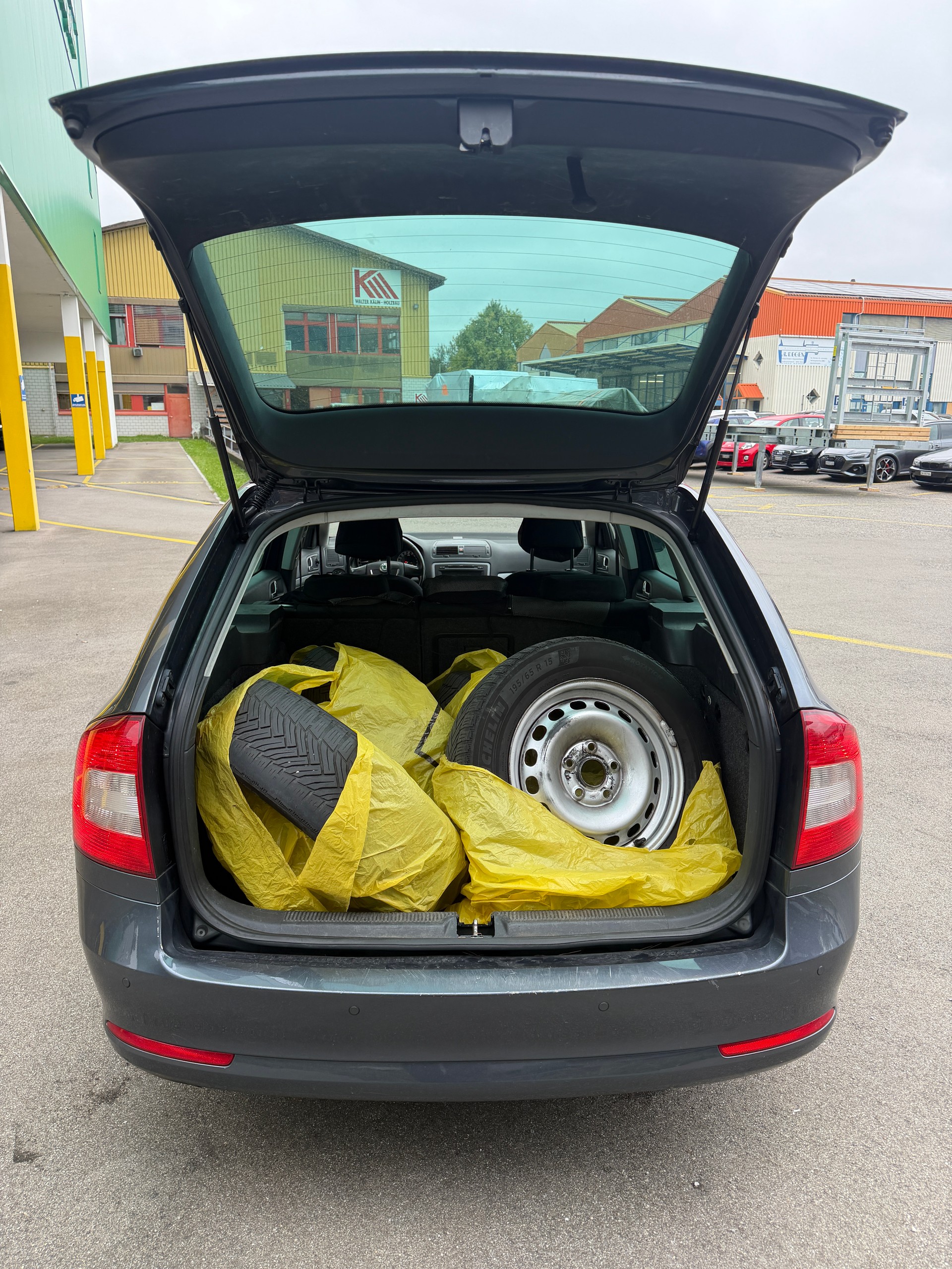 SKODA Octavia Combi 2.0 TDI Ambition DSG-image-15