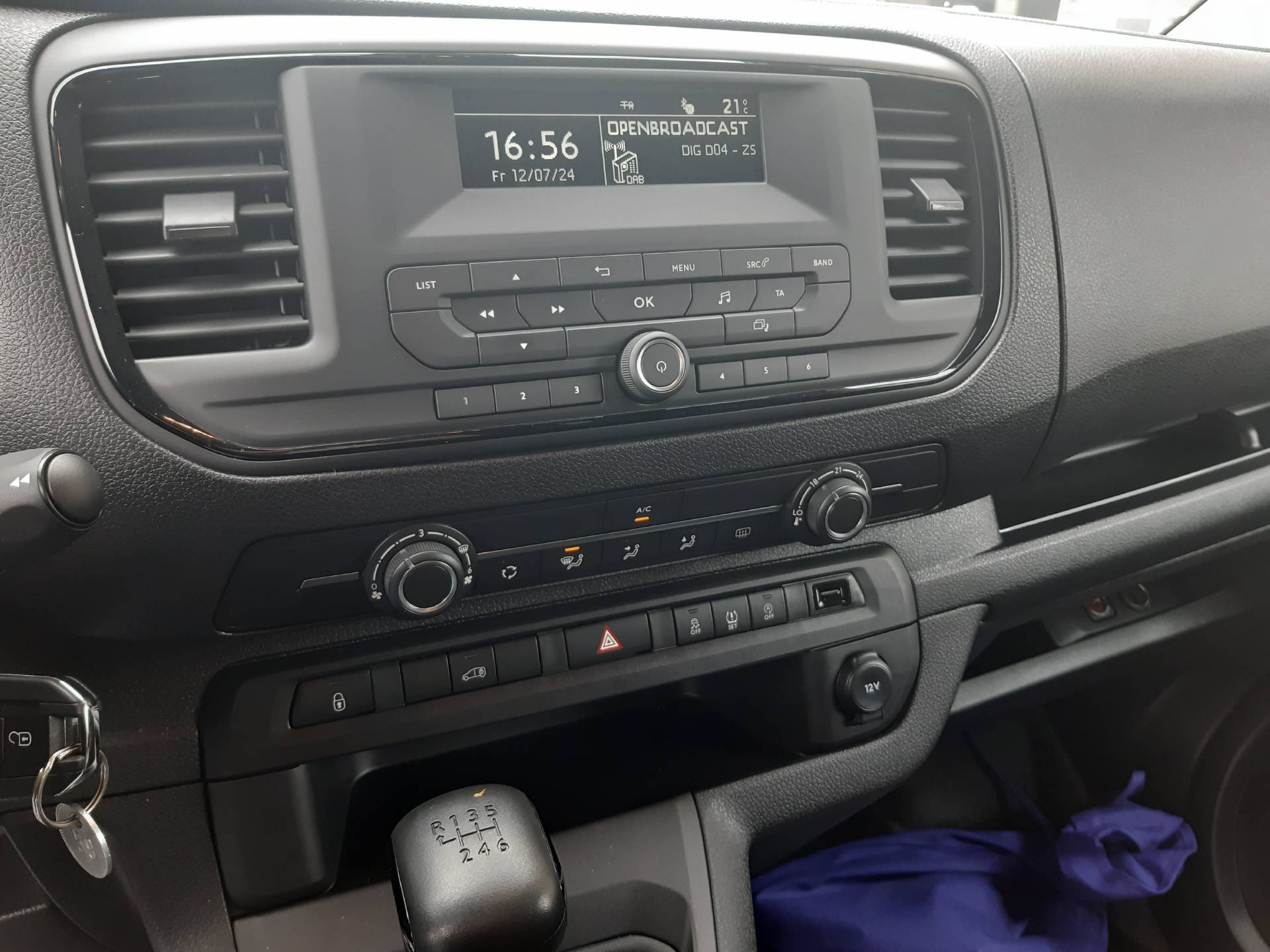 OPEL Vivaro Cargo 2.7 t M 2.0 D 144PS 4x4-image-8