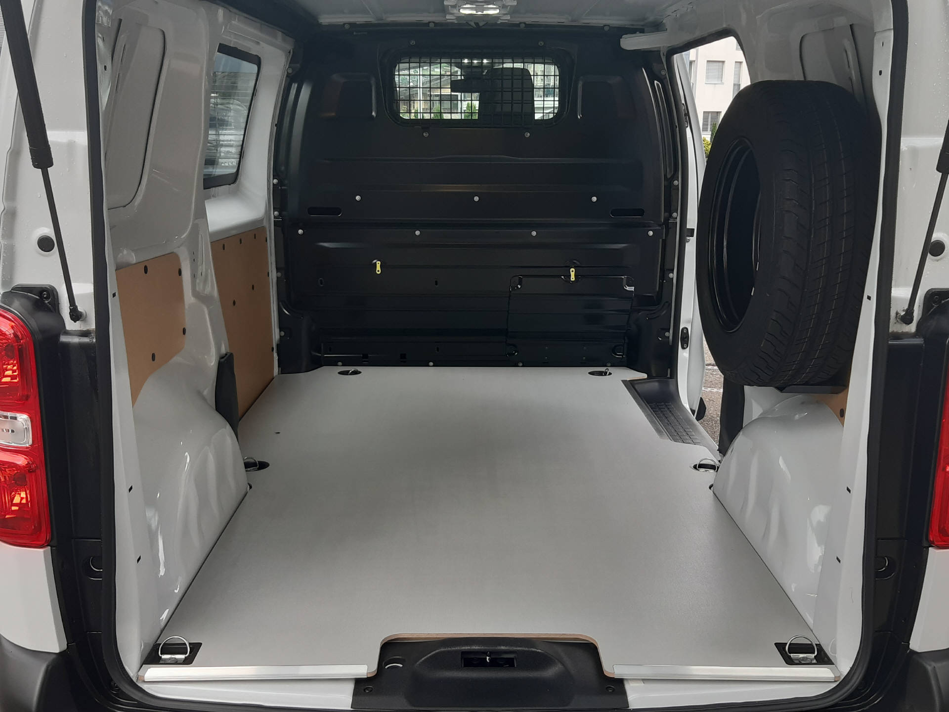 OPEL Vivaro Cargo 2.7 t M 2.0 D 144PS 4x4-image-10