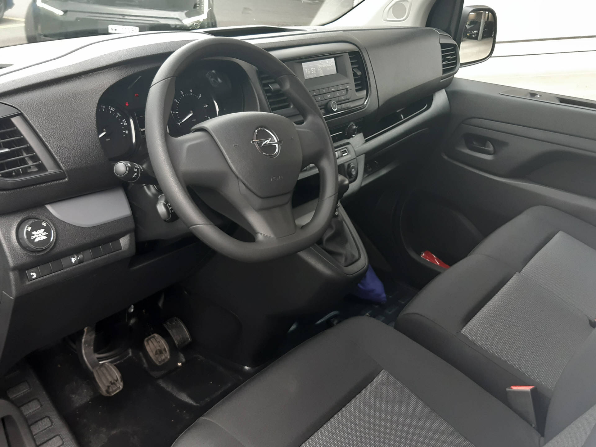 OPEL Vivaro Cargo 2.7 t M 2.0 D 144PS 4x4-image-5