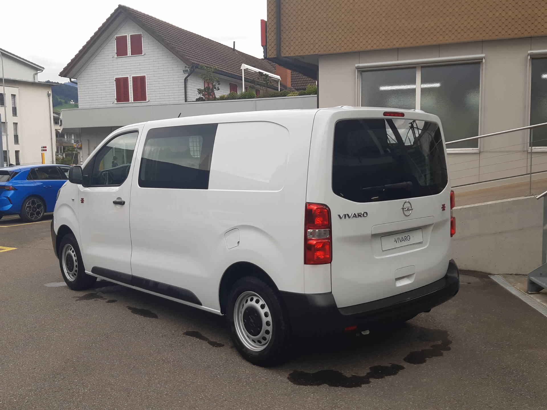 OPEL Vivaro Cargo 2.7 t M 2.0 D 144PS 4x4-image-3