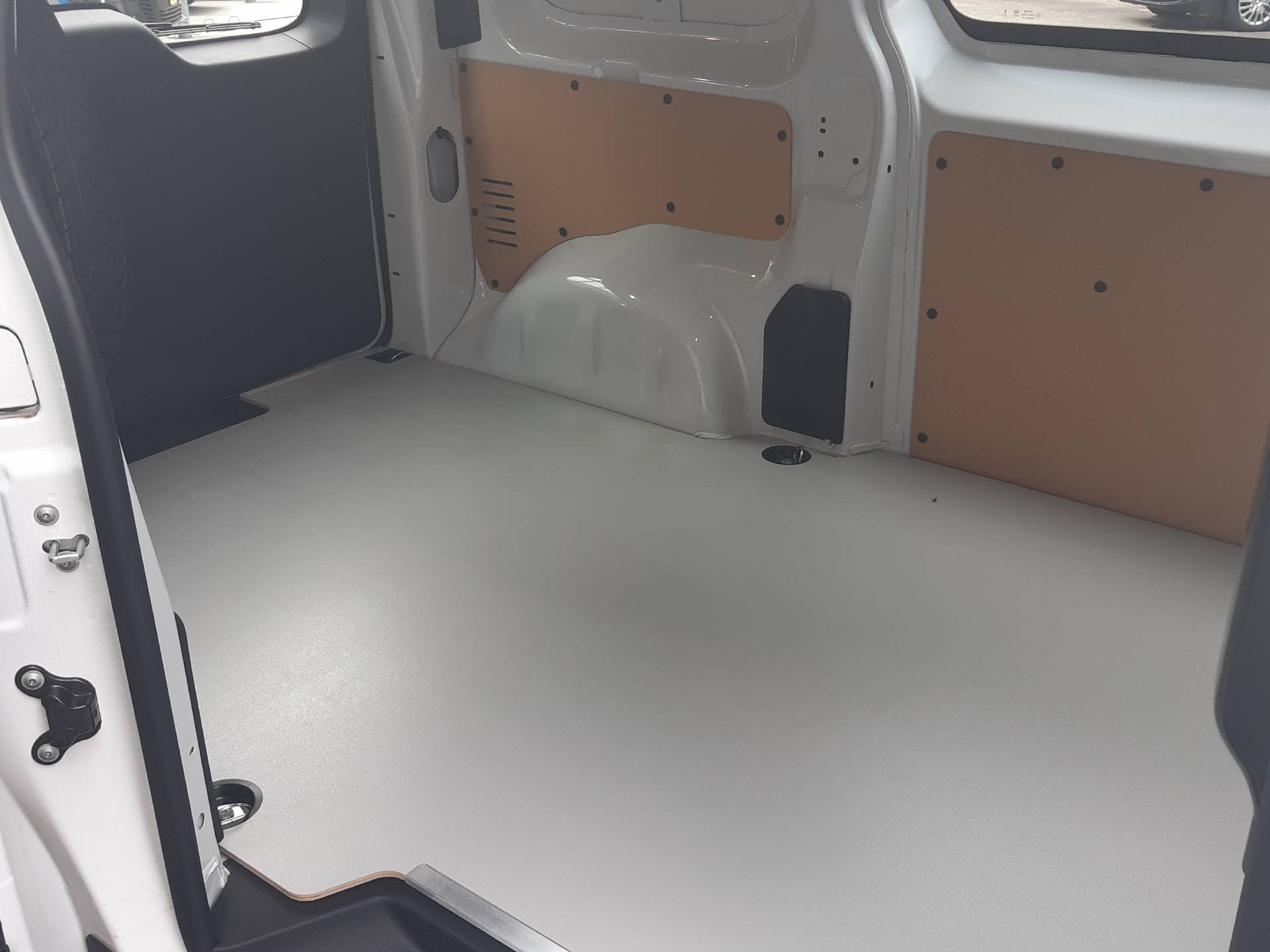 OPEL Vivaro Cargo 2.7 t M 2.0 D 144PS 4x4-image-12