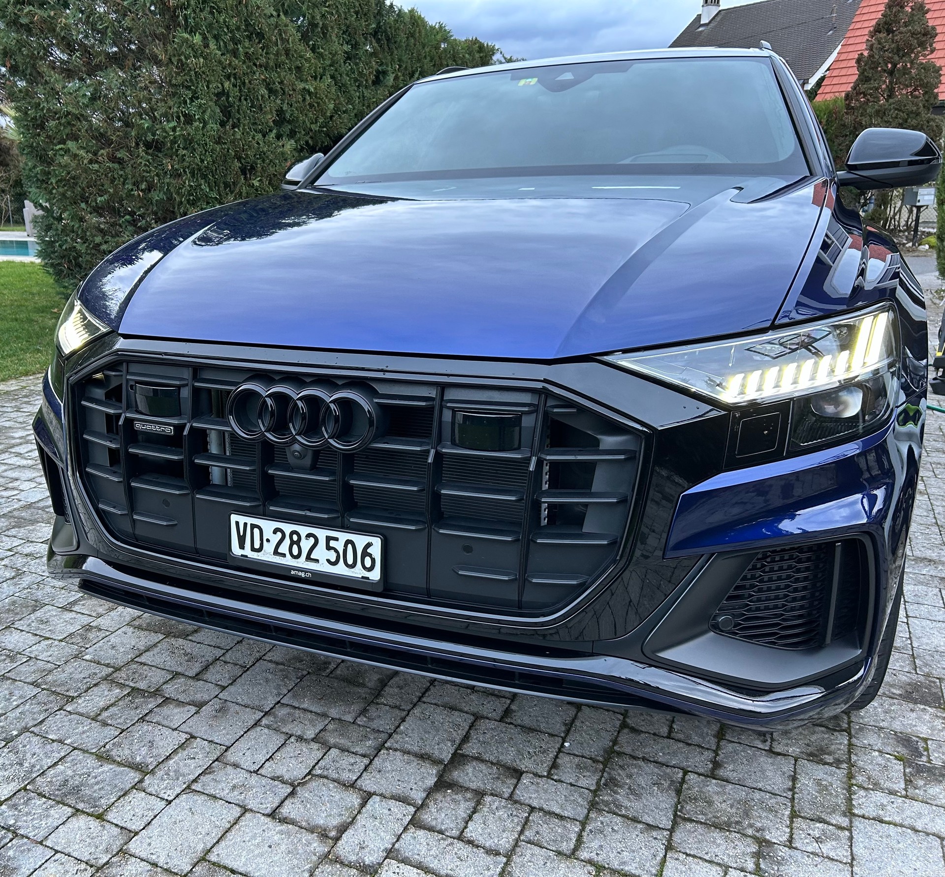 AUDI Q8 60 TFSI e quattro PHEV tiptronic-image-4