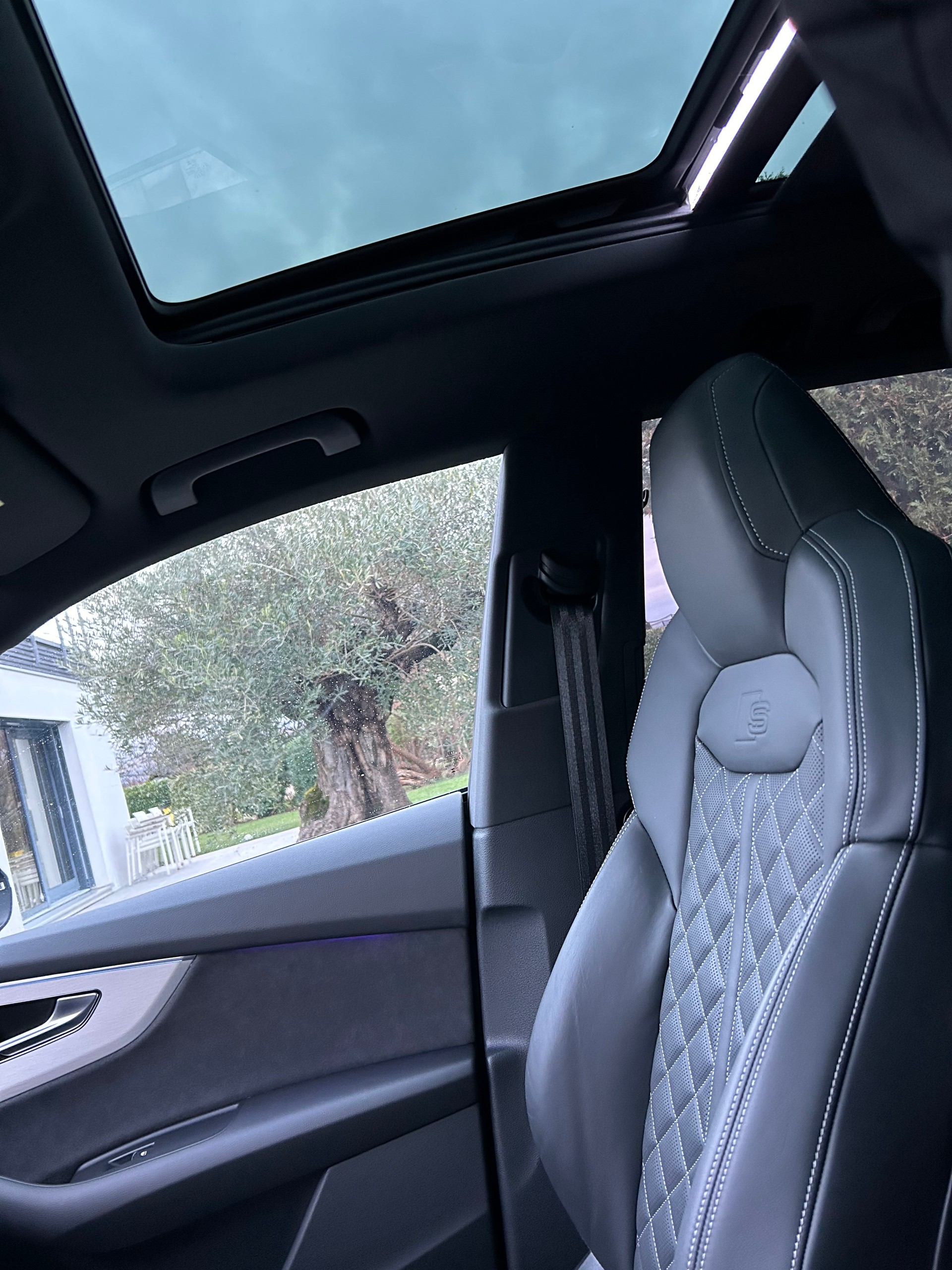 AUDI Q8 60 TFSI e quattro PHEV tiptronic-image-3