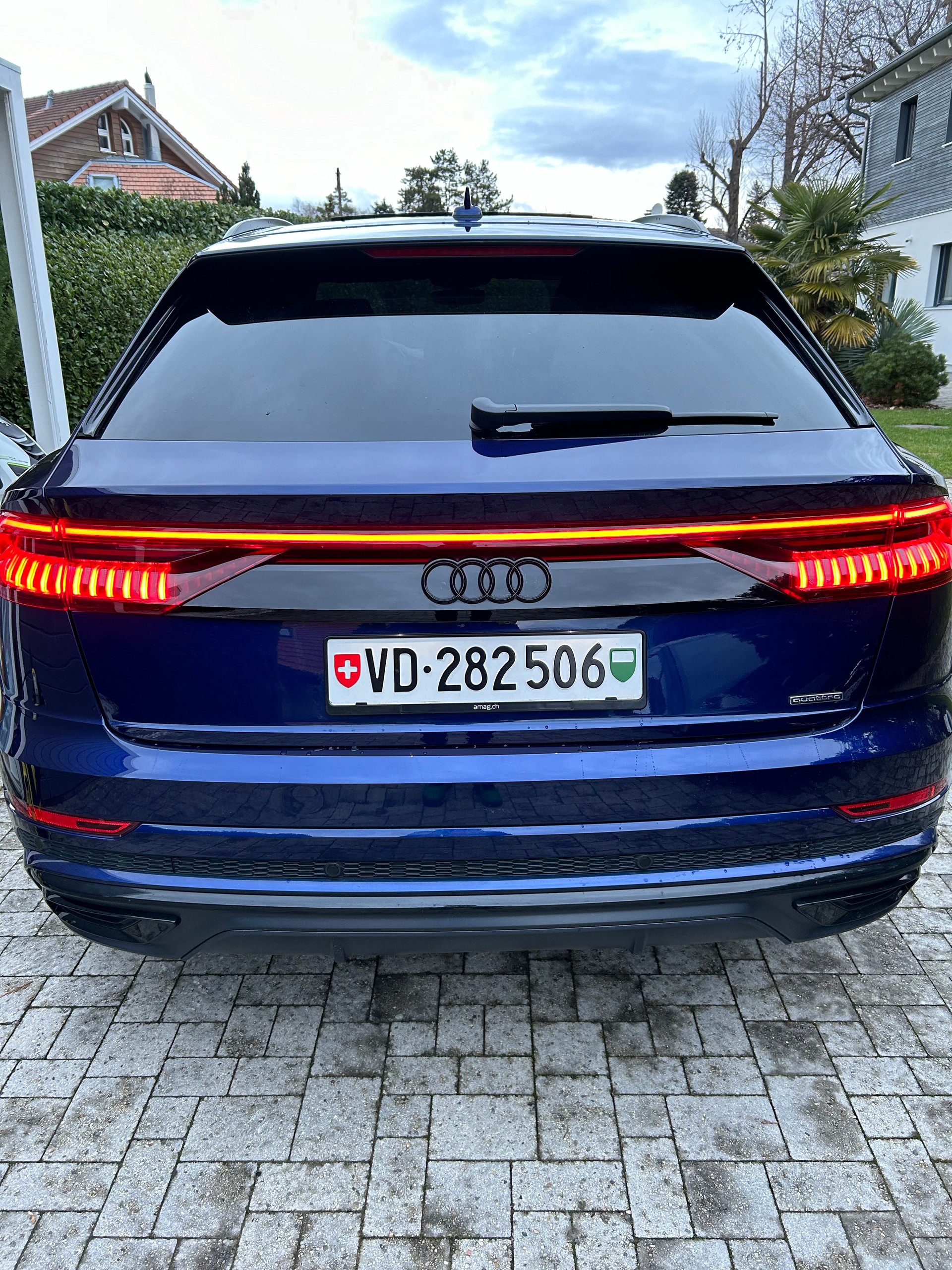 AUDI Q8 60 TFSI e quattro PHEV tiptronic-image-5