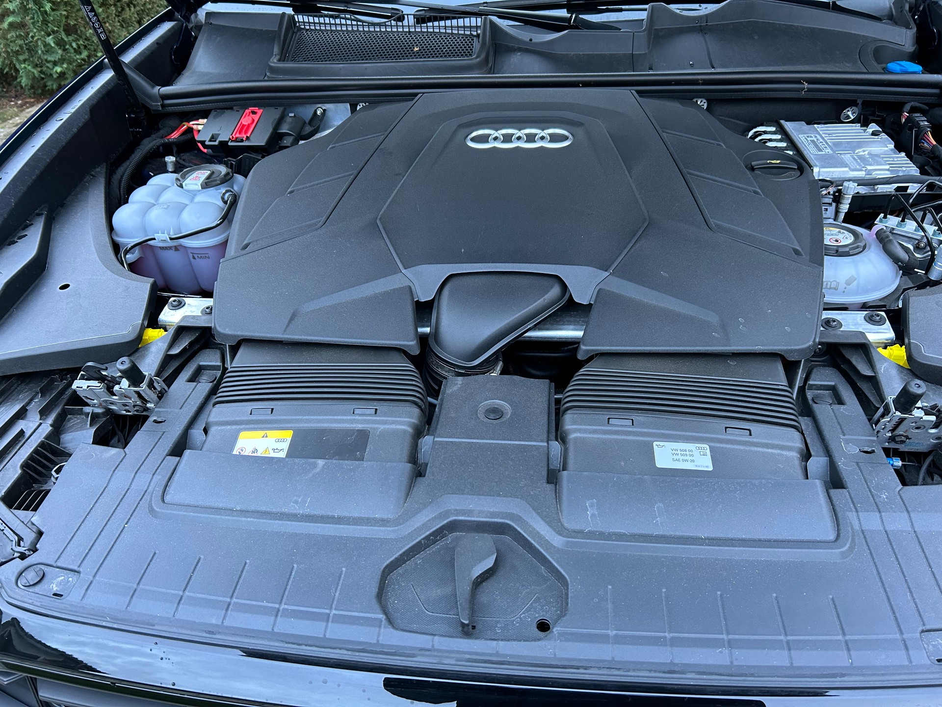 AUDI Q8 60 TFSI e quattro PHEV tiptronic-image-6