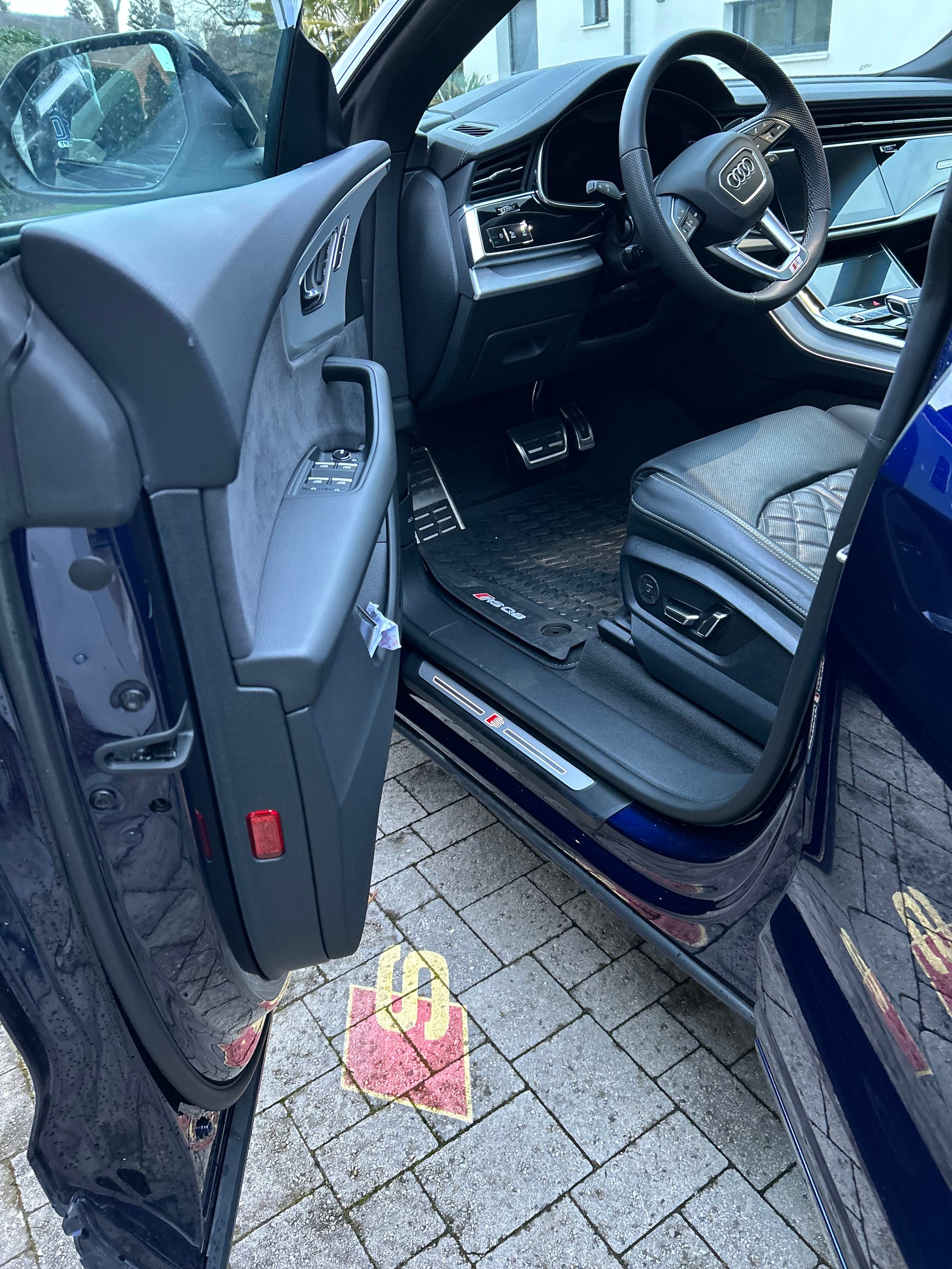 AUDI Q8 60 TFSI e quattro PHEV tiptronic-image-2