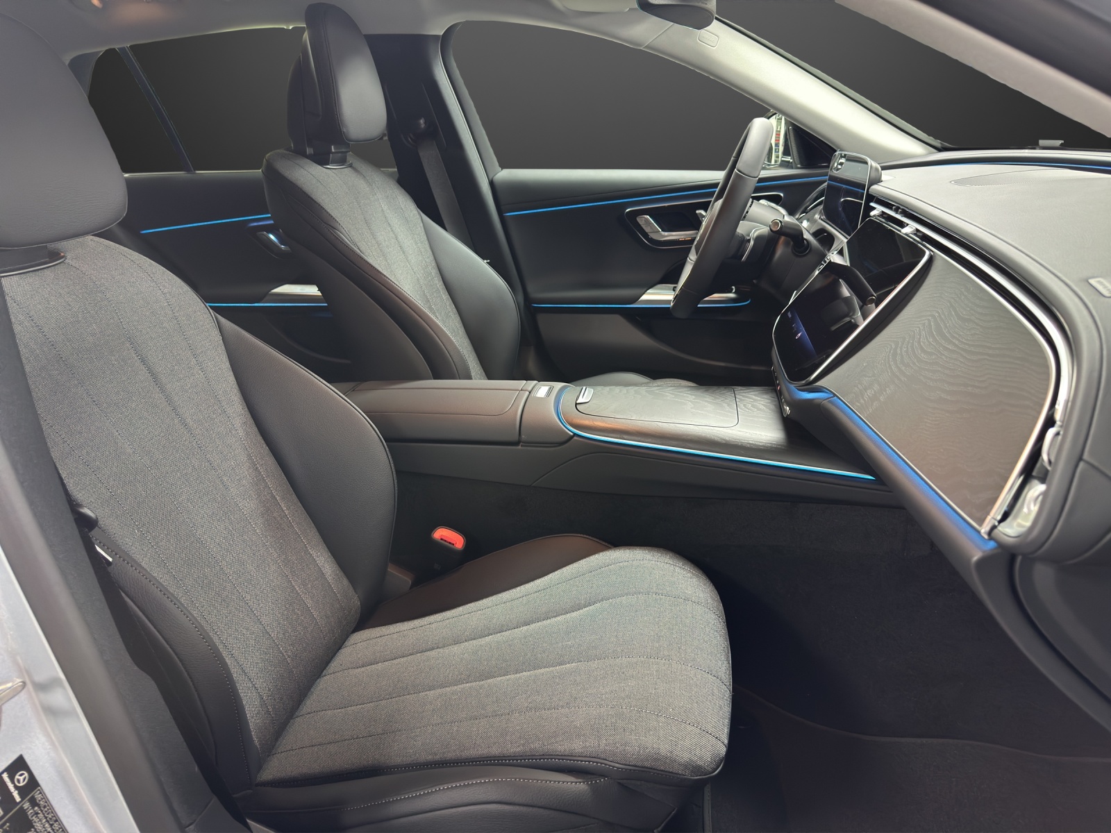 MERCEDES-BENZ E 200 T 9G-Tronic 4Matic-image-11
