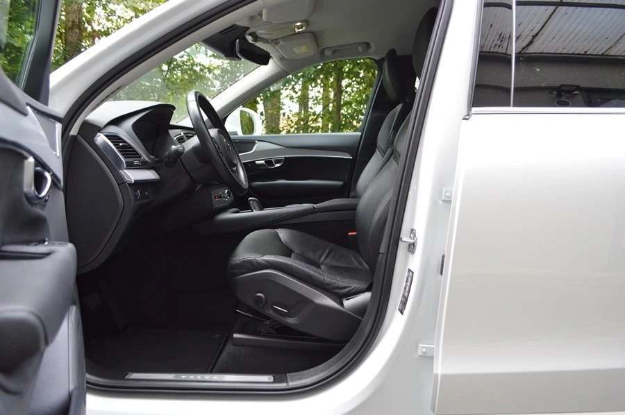 VOLVO XC90 B5 Diesel Mild Hybrid AWD 7 Plätze I Momentum Geartronic-image-5