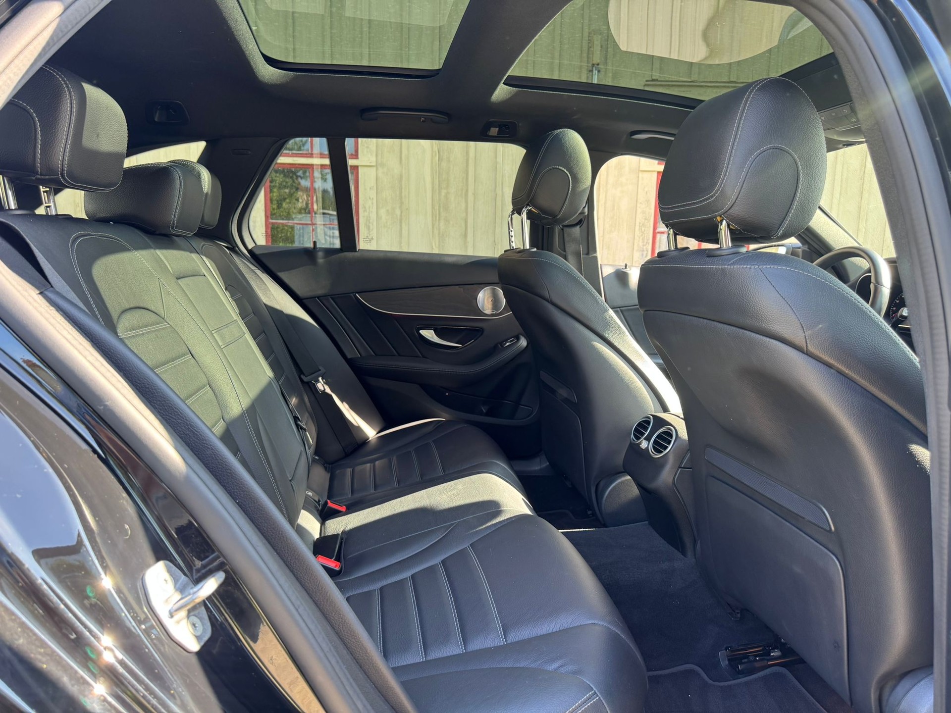MERCEDES-BENZ C 220 d Swiss Star AMG Line 4M 9G-Tronic-image-13