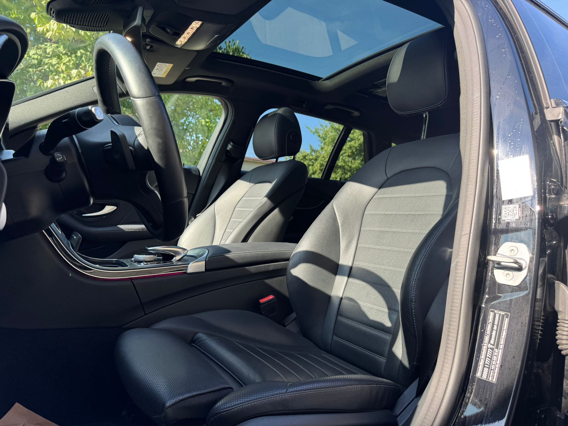 MERCEDES-BENZ C 220 d Swiss Star AMG Line 4M 9G-Tronic-image-12