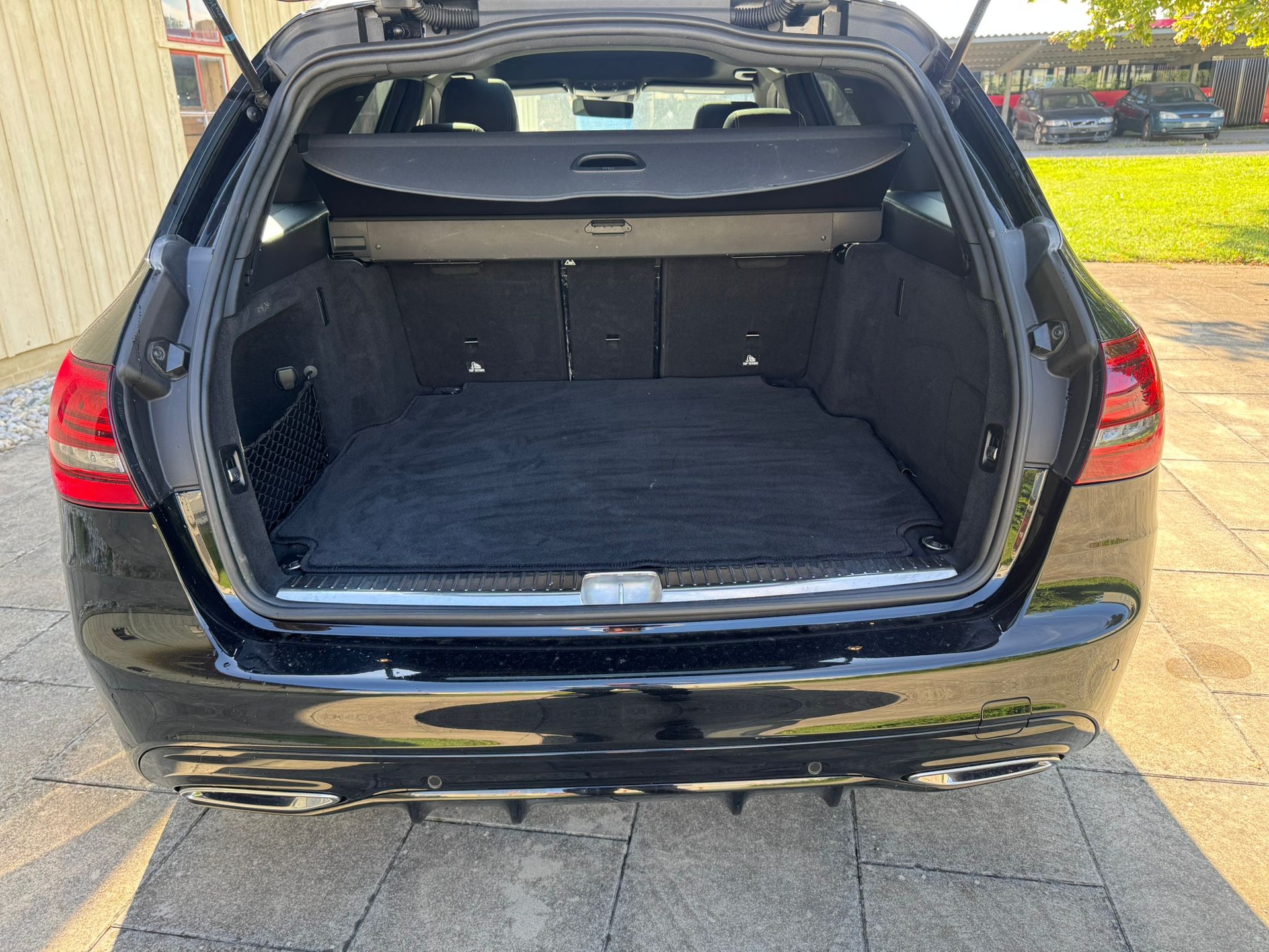 MERCEDES-BENZ C 220 d Swiss Star AMG Line 4M 9G-Tronic-image-7