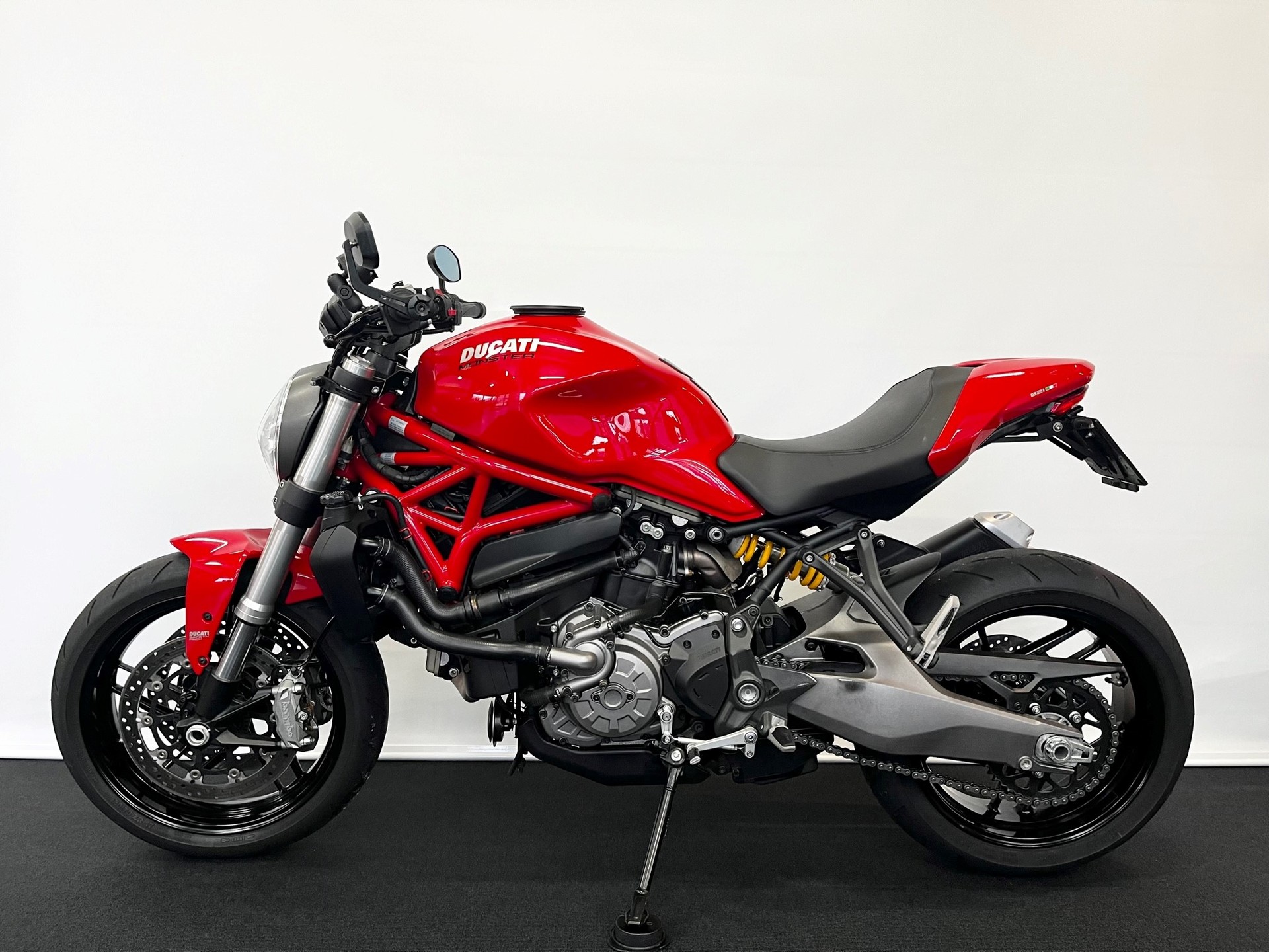 DUCATI Monster 821-showroom-element-1