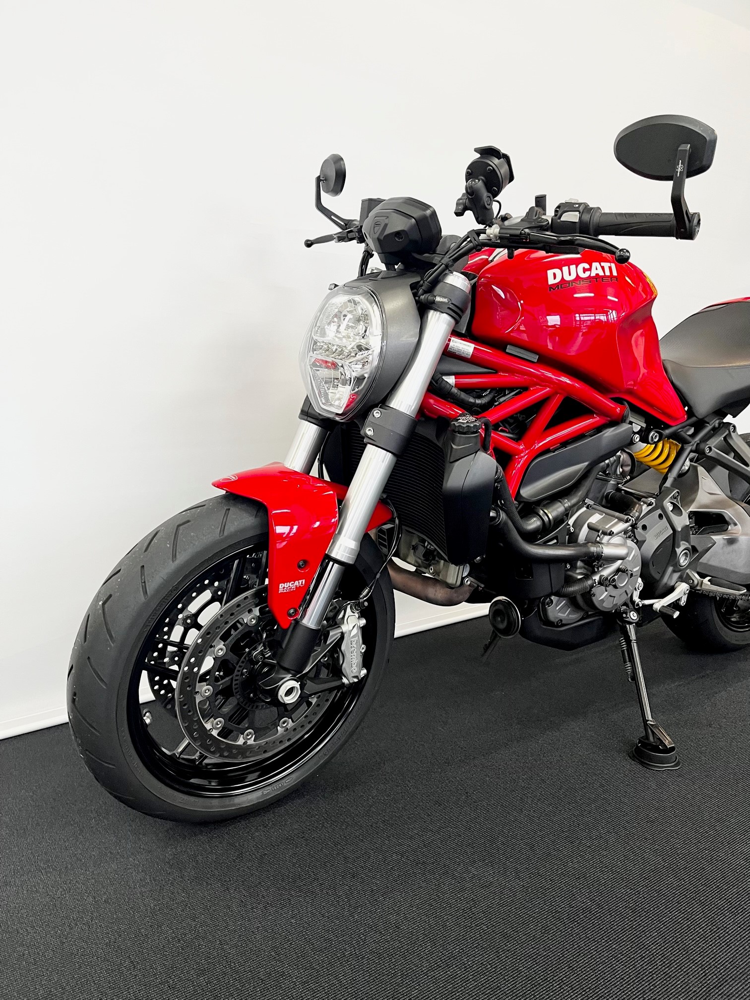 DUCATI Monster 821-showroom-element-2