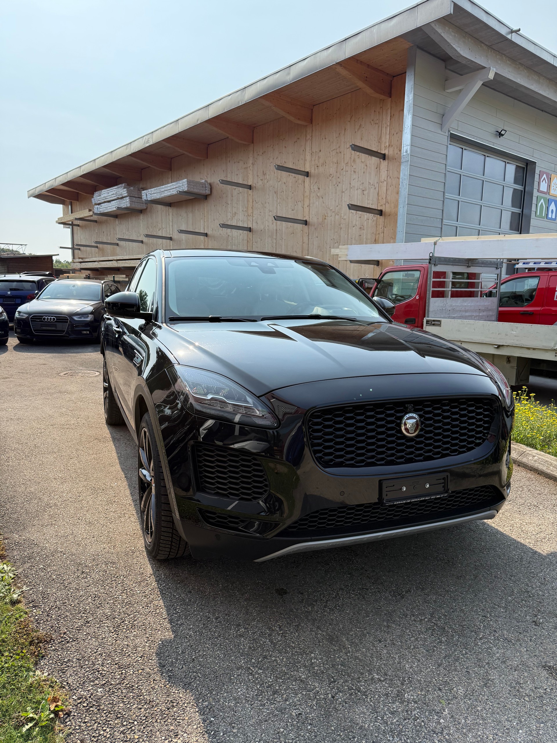 JAGUAR E-Pace P200 R-Dynamic HSE AWD Automatik-image-1