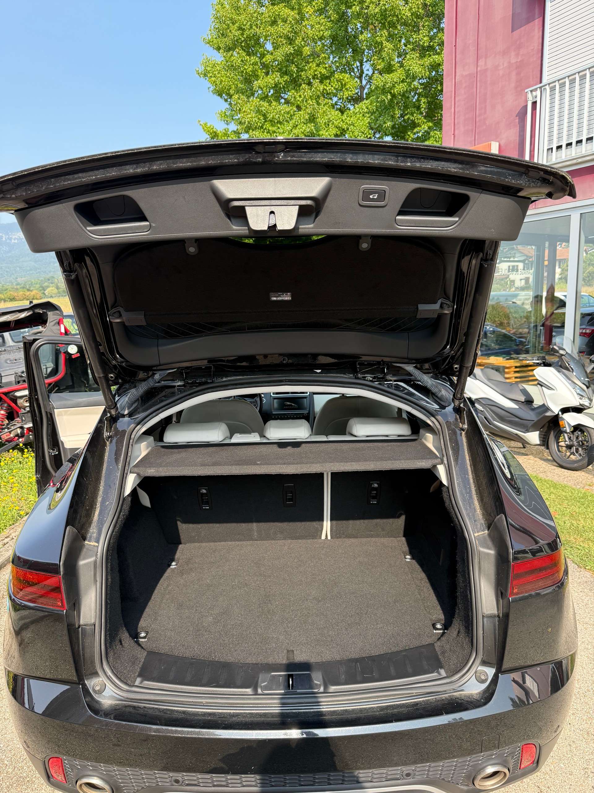 JAGUAR E-Pace P200 R-Dynamic HSE AWD Automatik-image-10