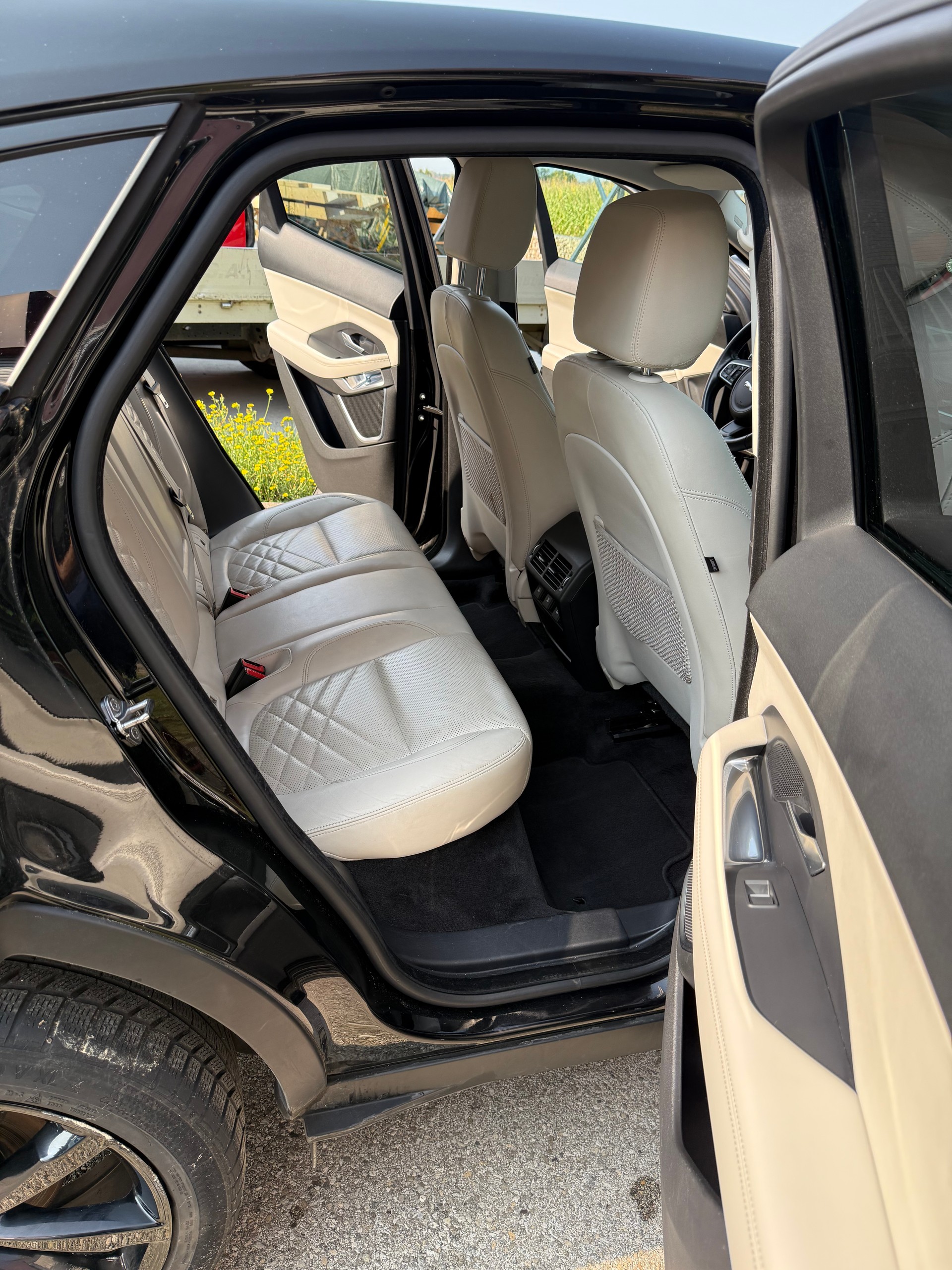 JAGUAR E-Pace P200 R-Dynamic HSE AWD Automatik-image-5