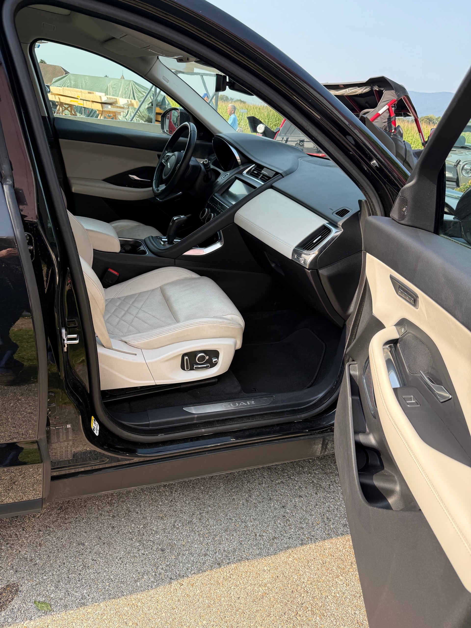 JAGUAR E-Pace P200 R-Dynamic HSE AWD Automatik-image-6