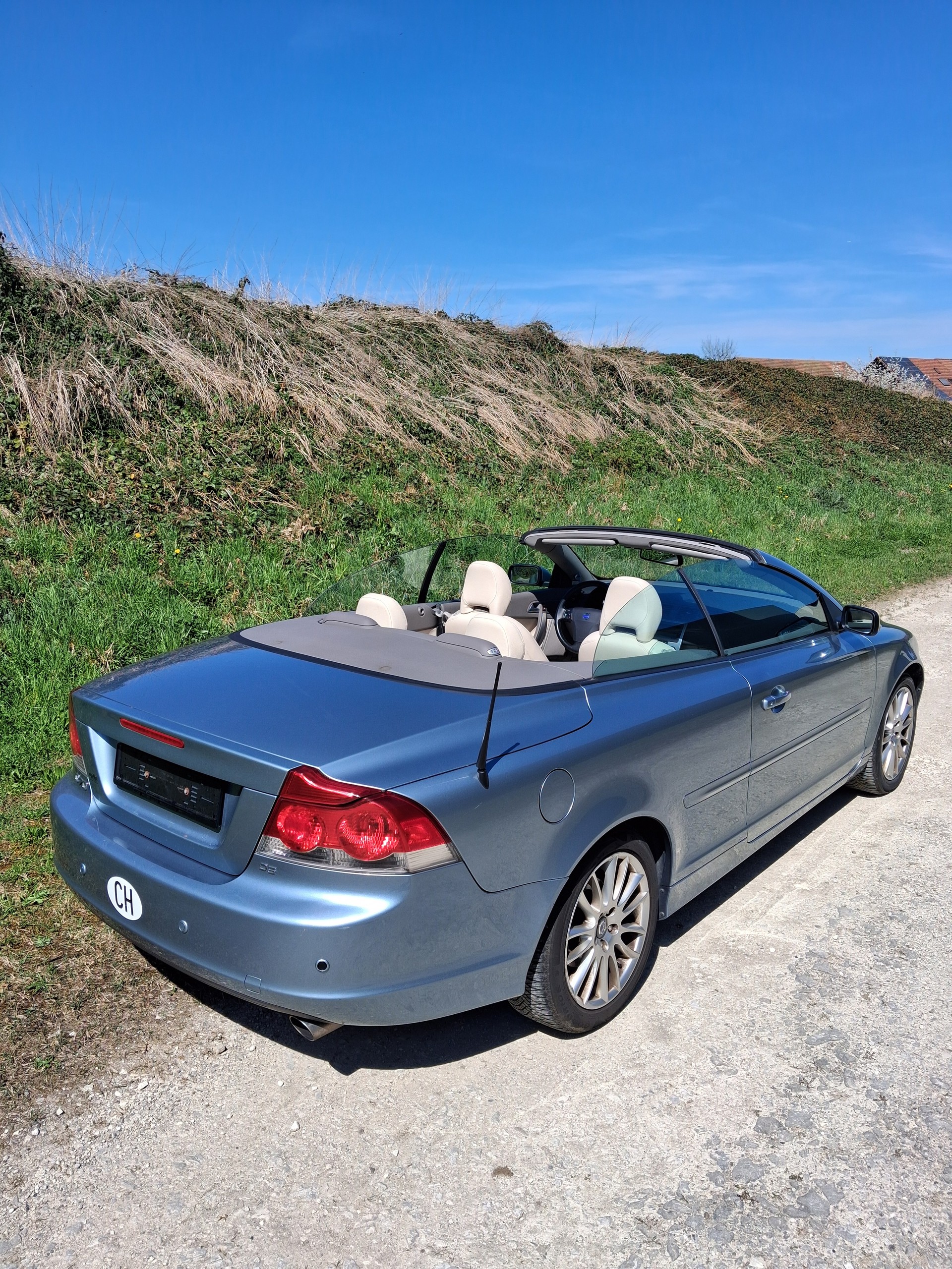 VOLVO C70 D5 Momentum Geartronic-image-4
