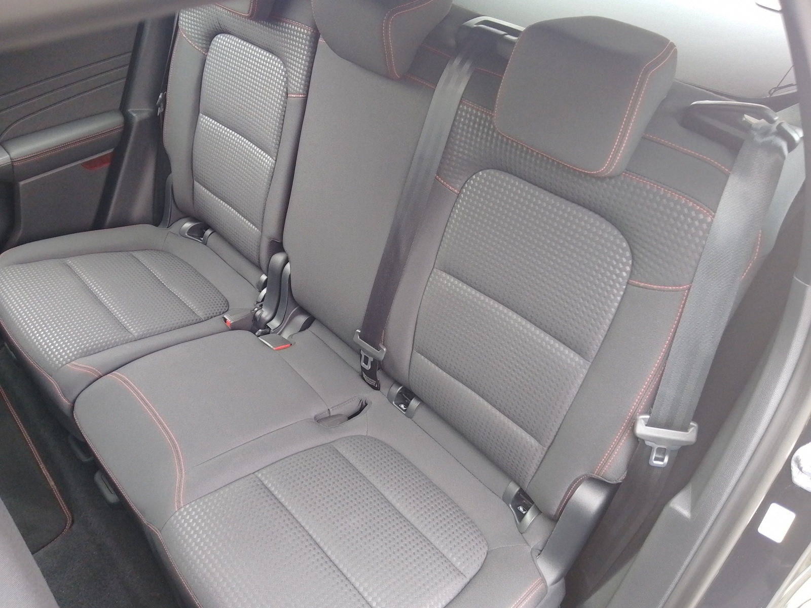 FORD Kuga 2.5 Plug-in Hybrid ST-Line-image-12