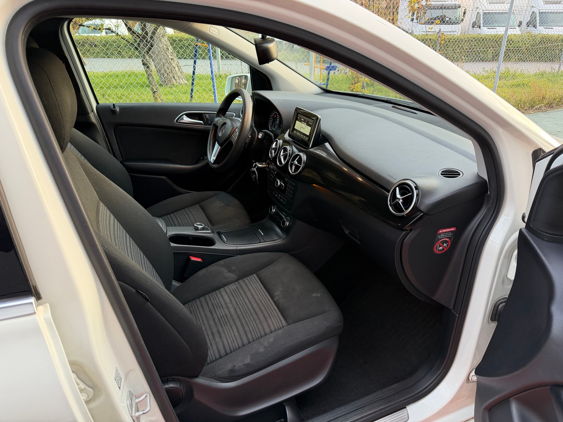 MERCEDES-BENZ B 220 4Matic 7G-DCT-image-9