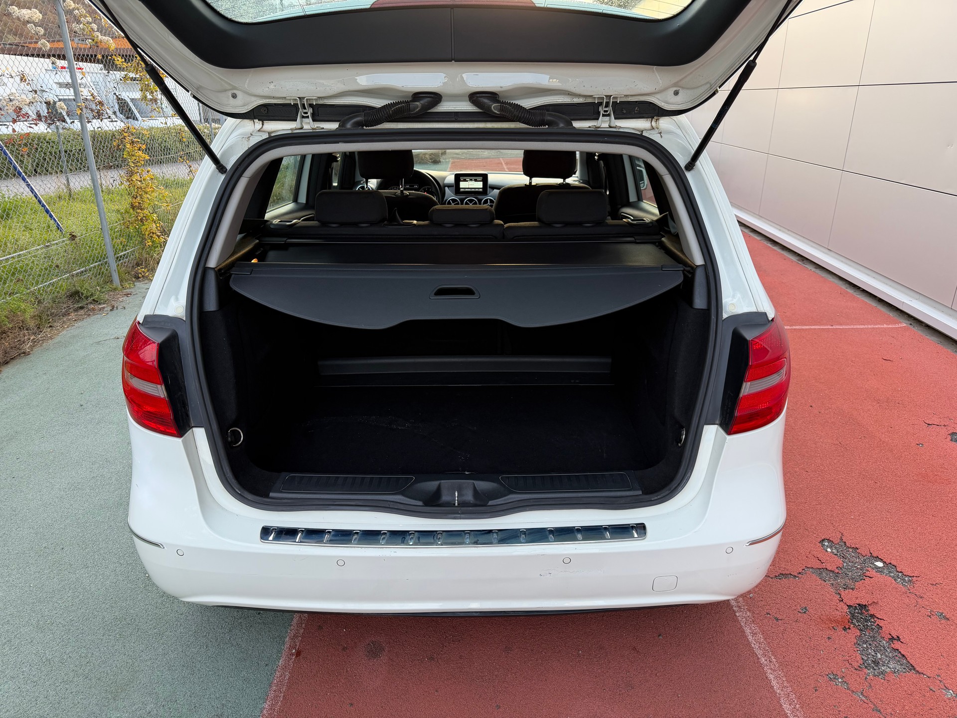 MERCEDES-BENZ B 220 4Matic 7G-DCT-image-12