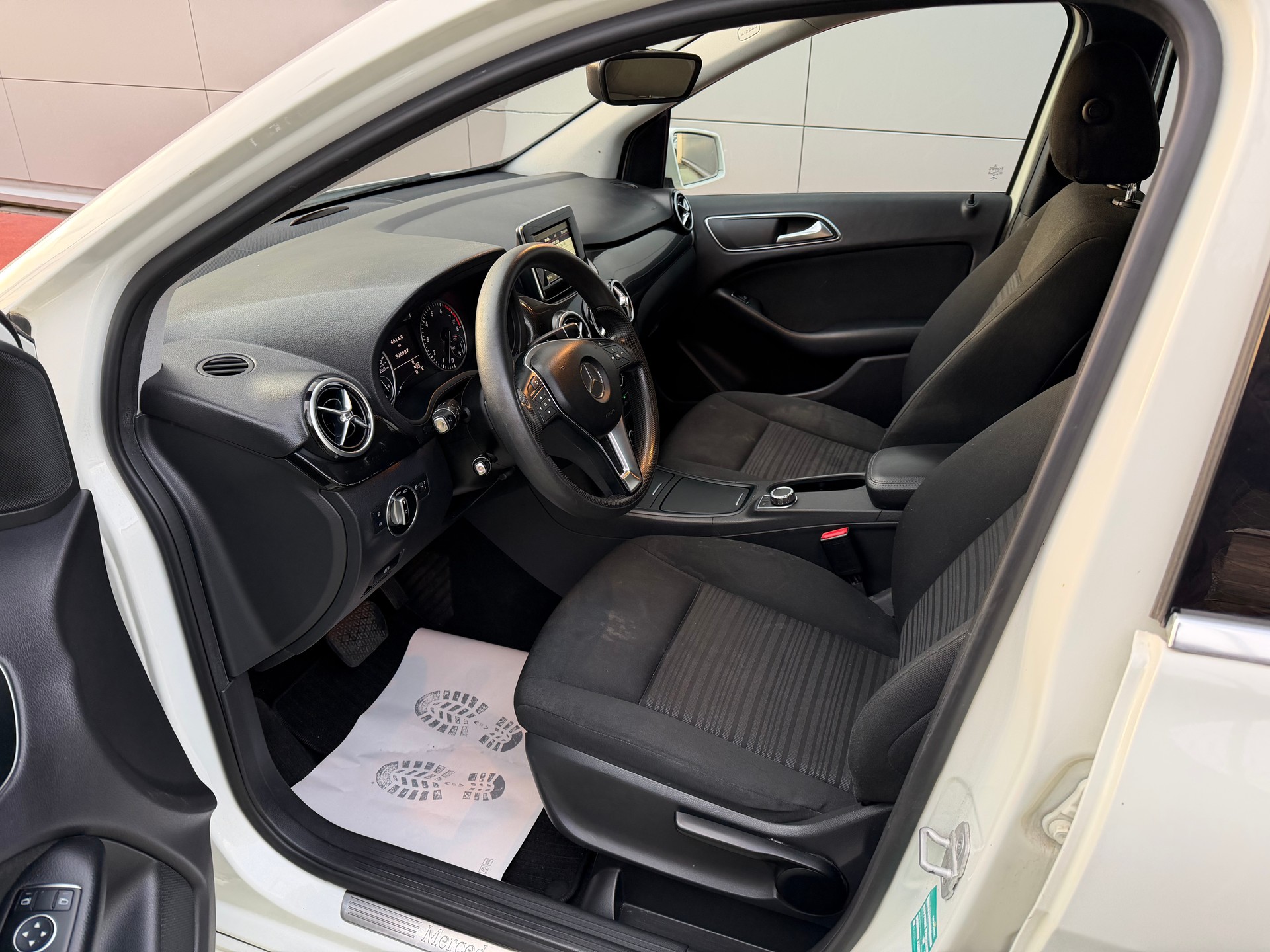 MERCEDES-BENZ B 220 4Matic 7G-DCT-image-8
