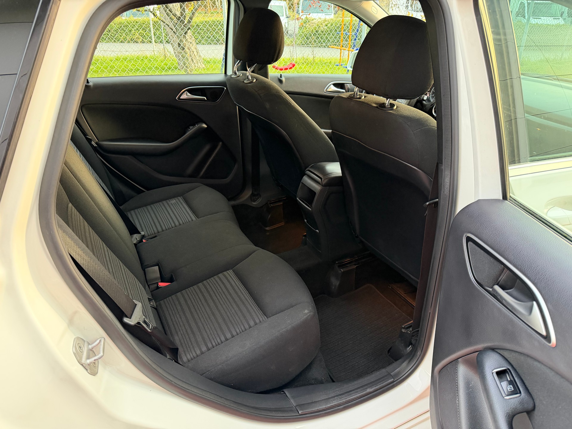 MERCEDES-BENZ B 220 4Matic 7G-DCT-image-10