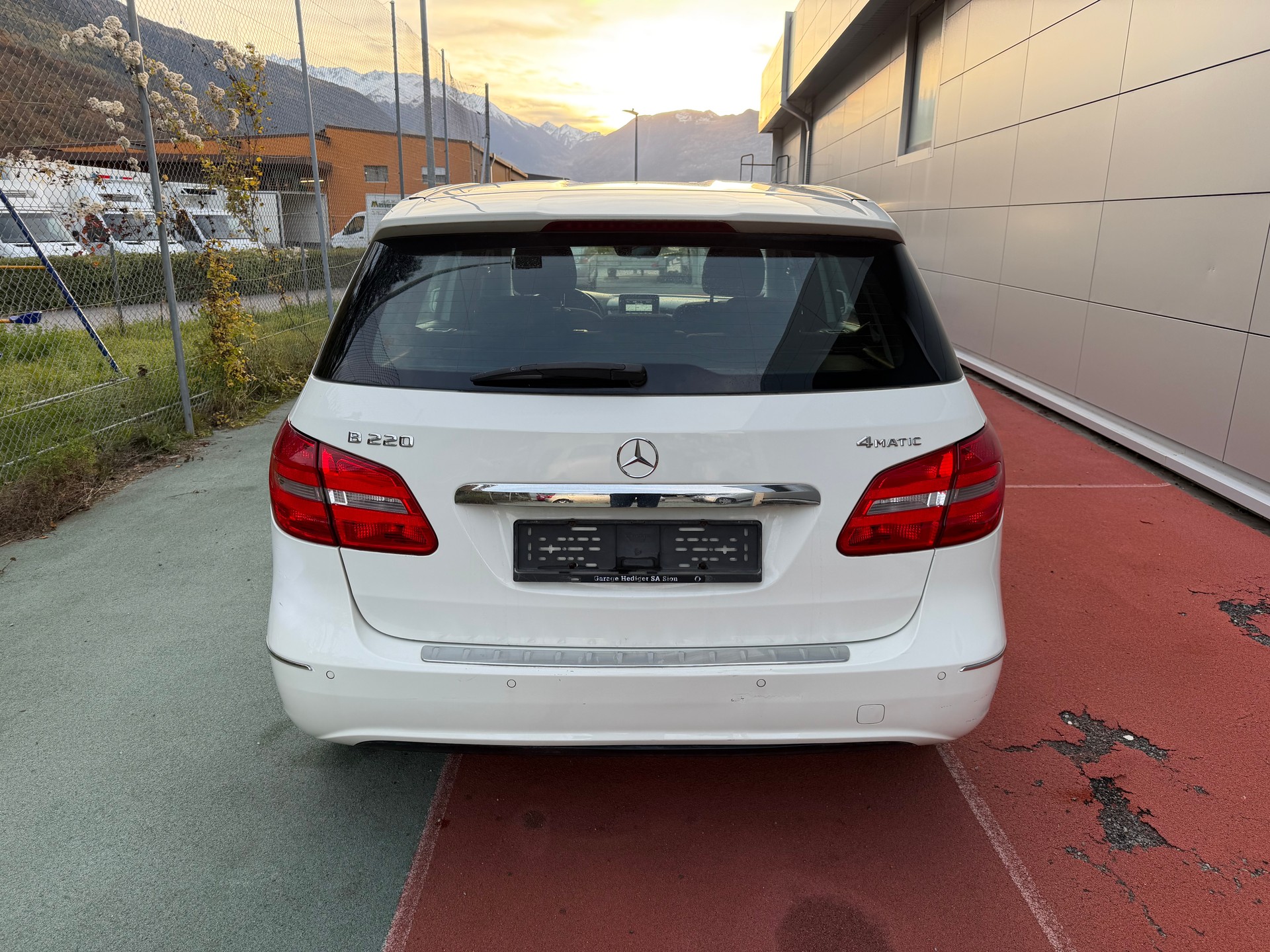 MERCEDES-BENZ B 220 4Matic 7G-DCT-image-5