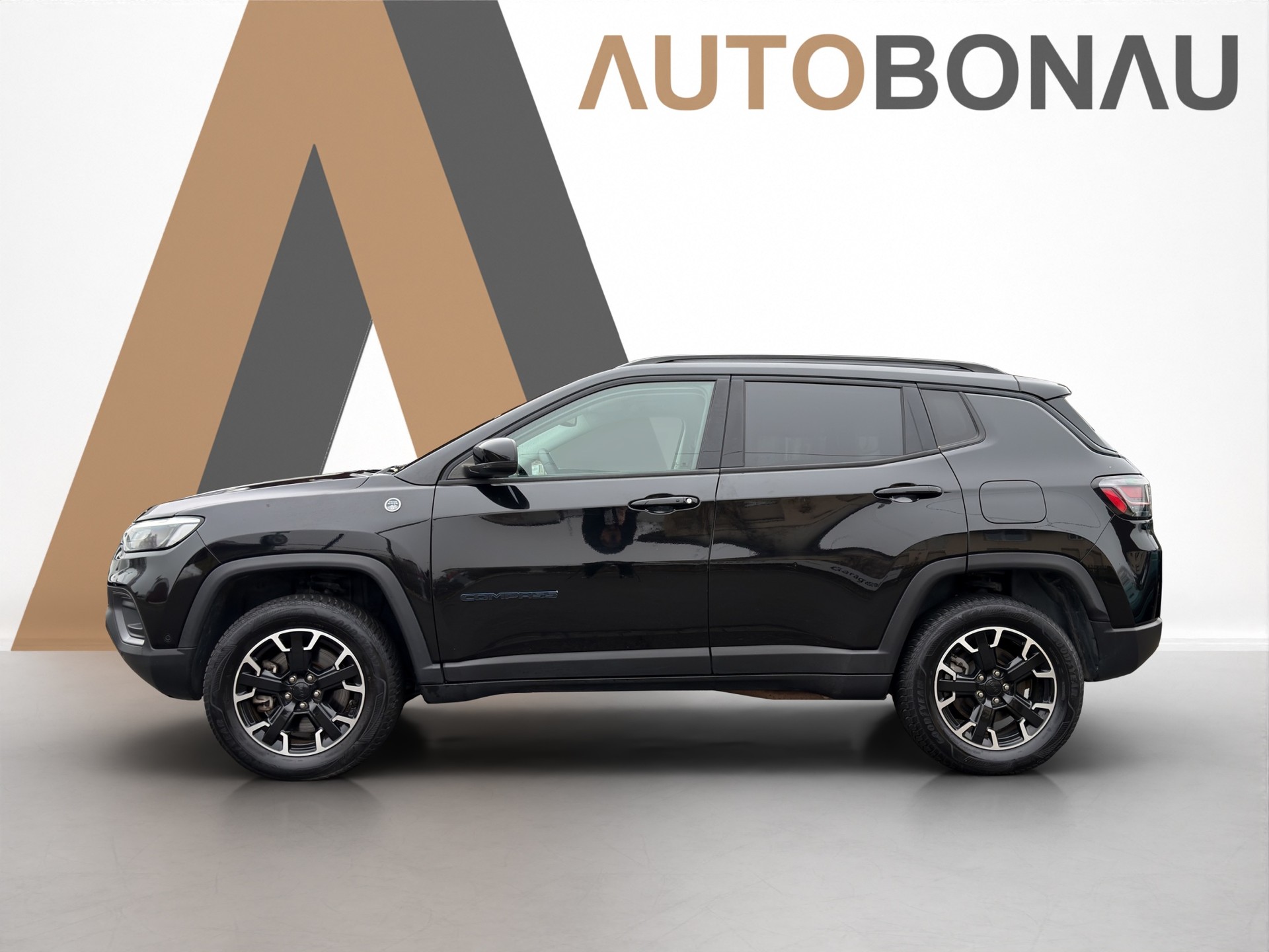 JEEP Compass 1.3T PHEV Trailhawk 4xe-showroom-element-1