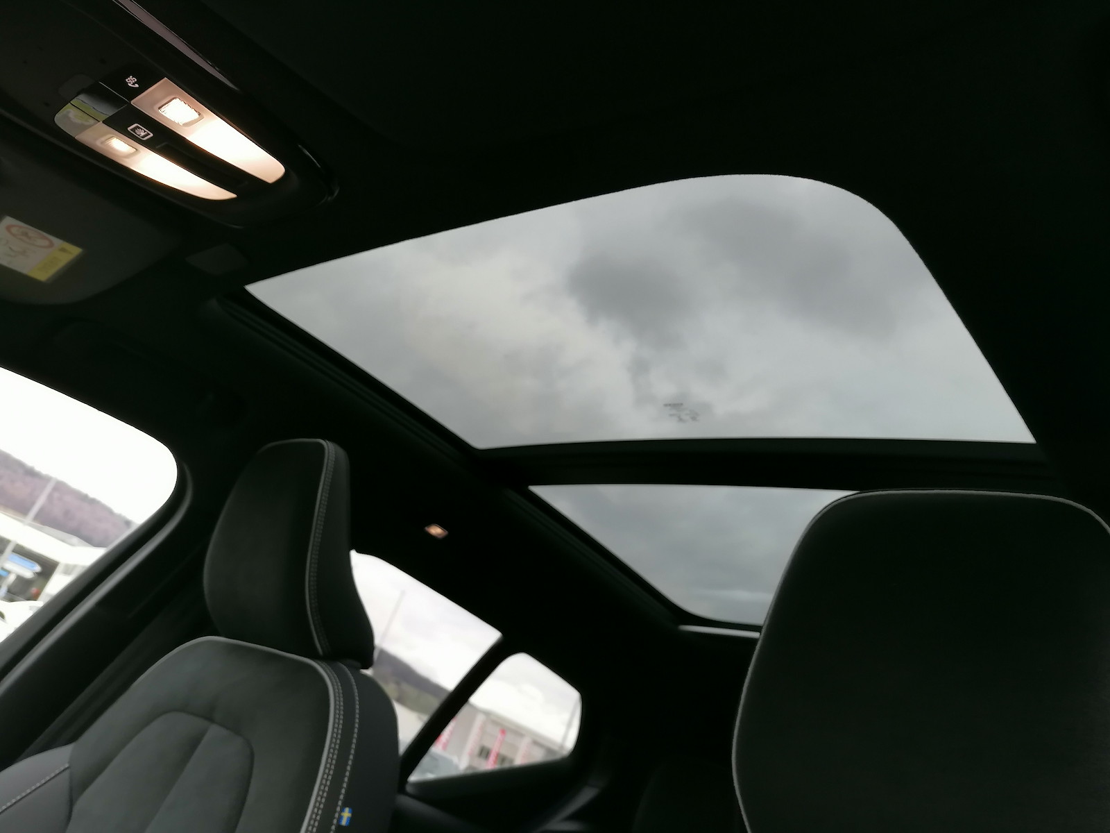 VOLVO EX40 Twin Black Edition AWD-image-9