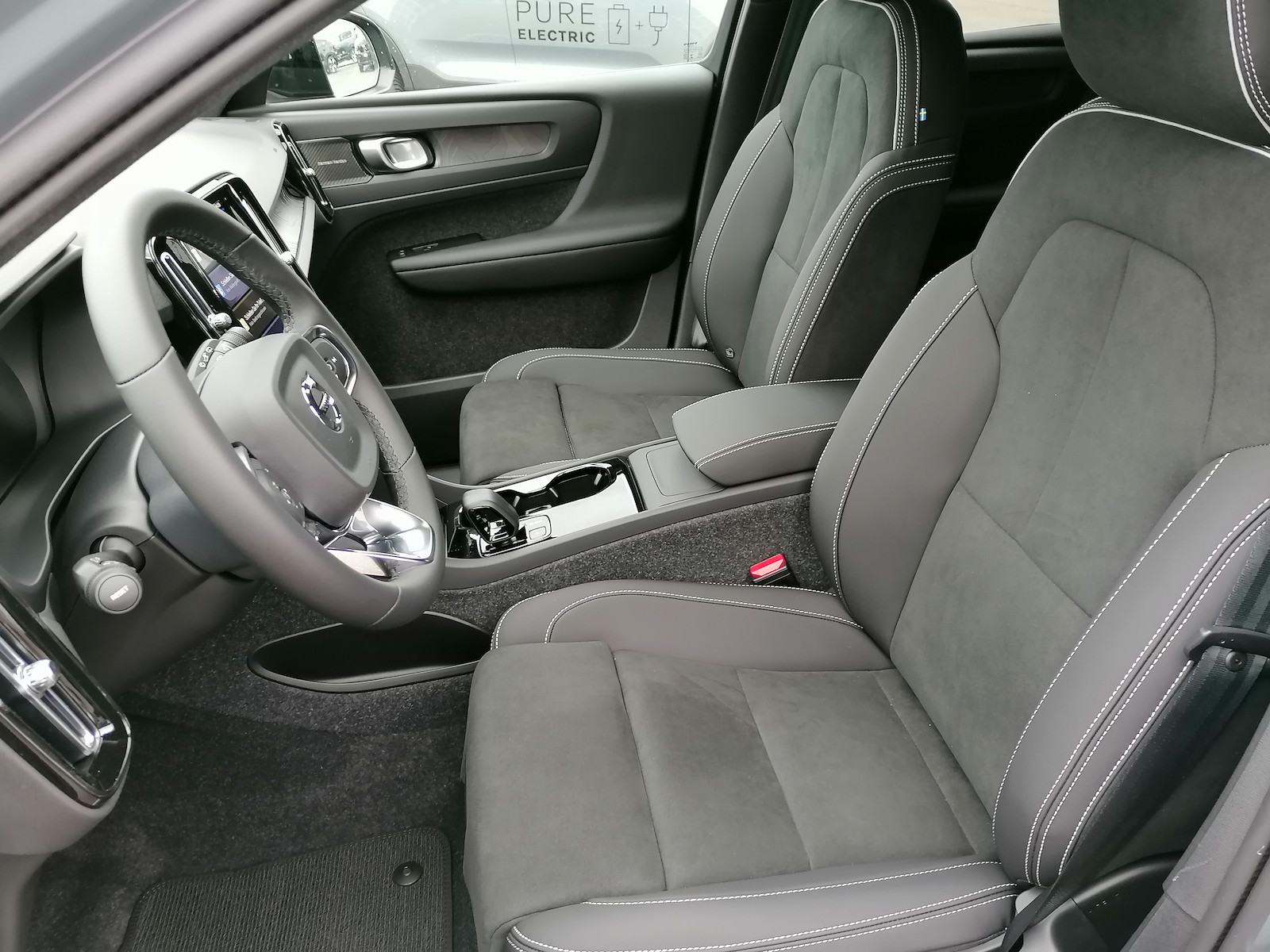VOLVO EX40 Twin Black Edition AWD-image-6