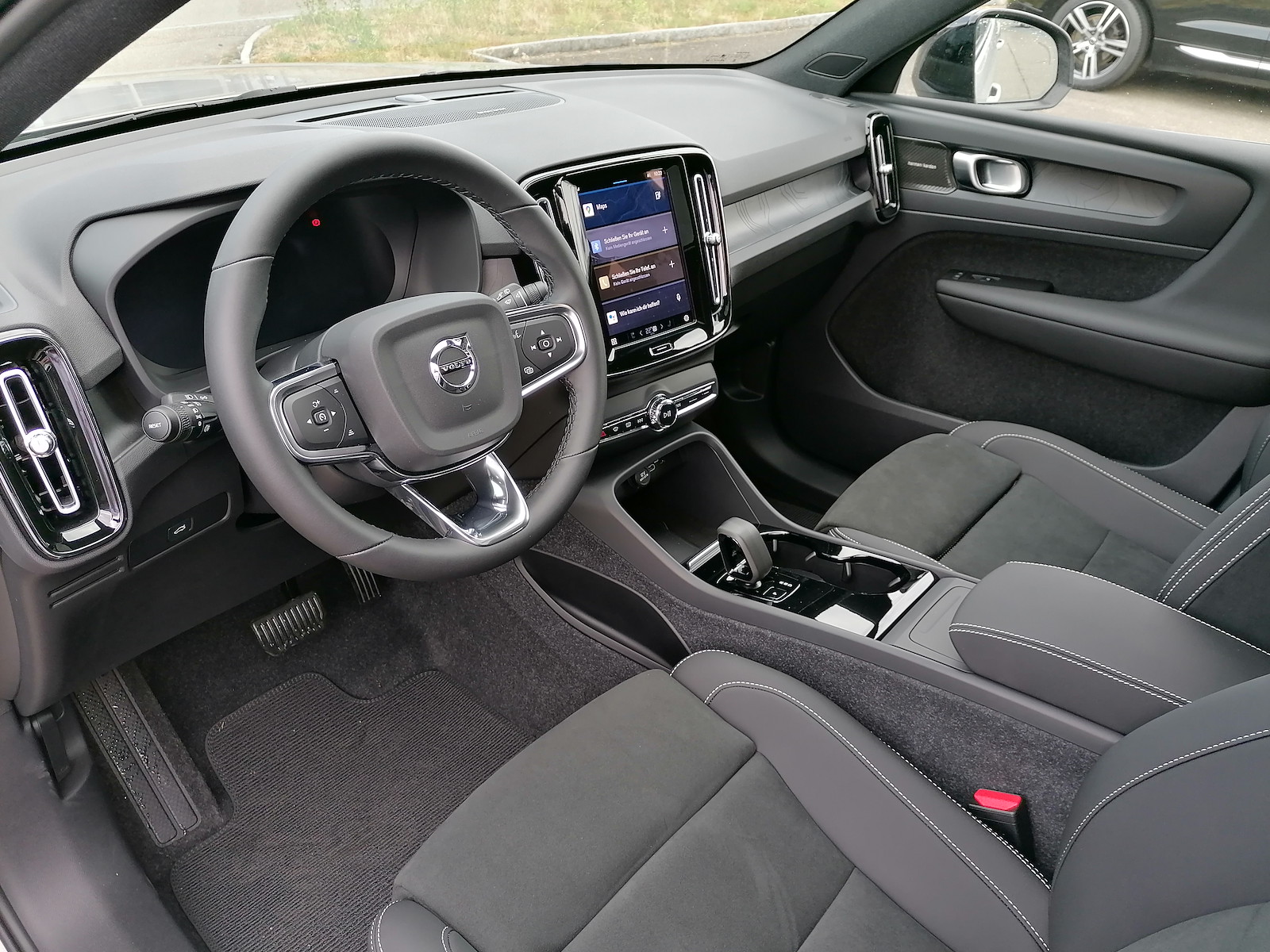 VOLVO EX40 Twin Black Edition AWD-image-7