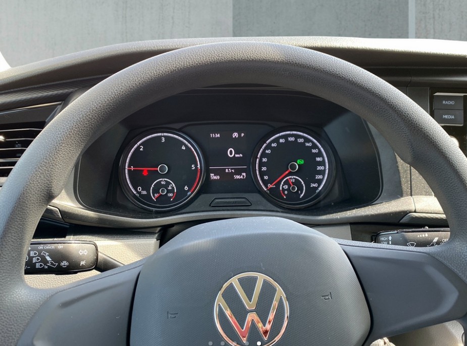 VW T6.1 2.0 TDI 4Motion DSG-image-2