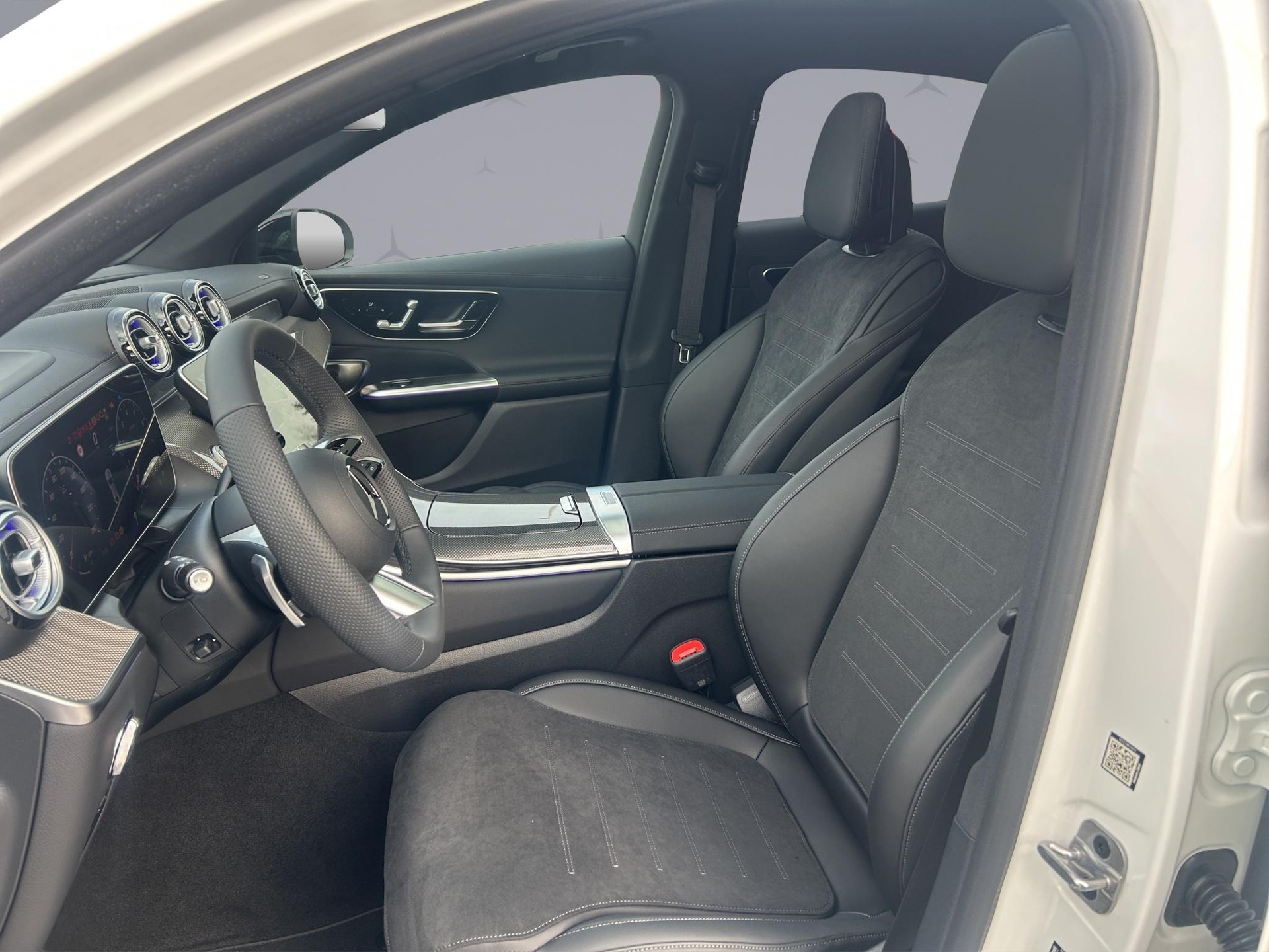 MERCEDES-BENZ GLC 300 AMG Line 4matic Coupé-image-9