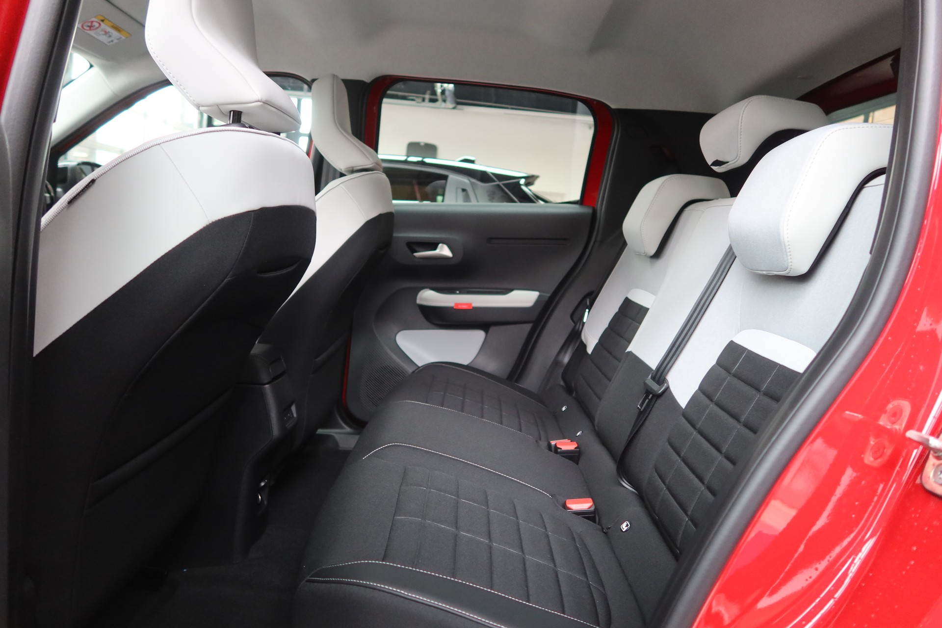 CITROEN e-C3 44kWh Plus-image-12
