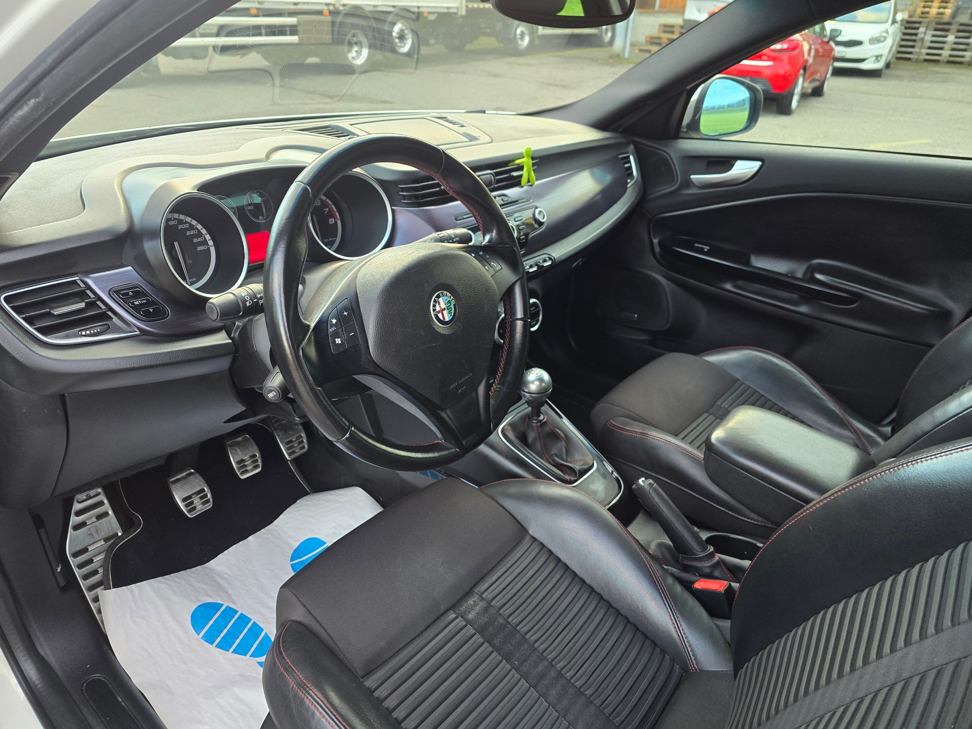 ALFA ROMEO Giulietta 1750 TBi Quadrifoglio Verde-image-10
