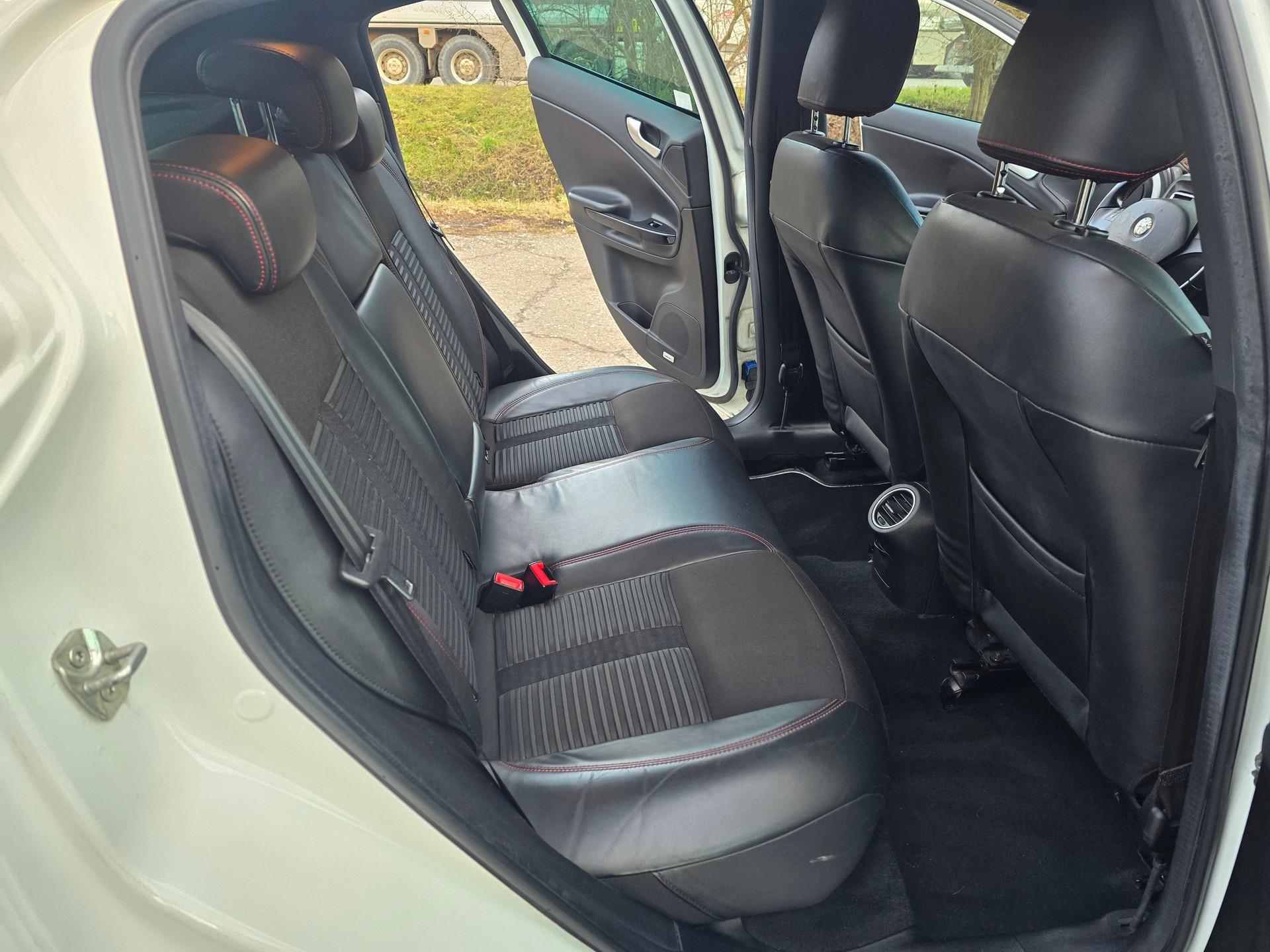 ALFA ROMEO Giulietta 1750 TBi Quadrifoglio Verde-image-14