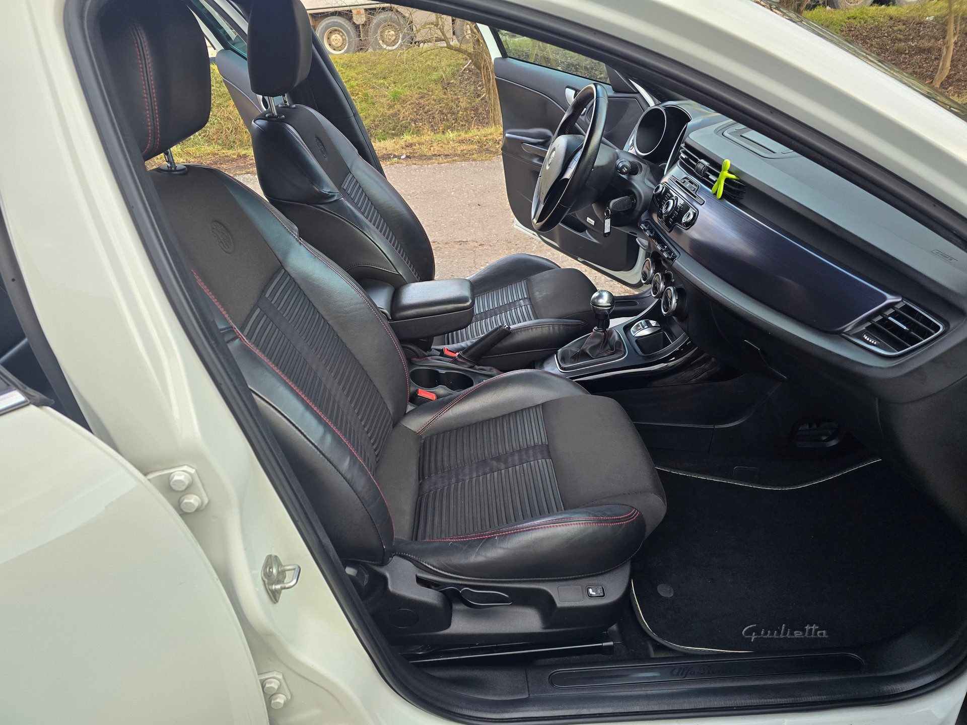 ALFA ROMEO Giulietta 1750 TBi Quadrifoglio Verde-image-13