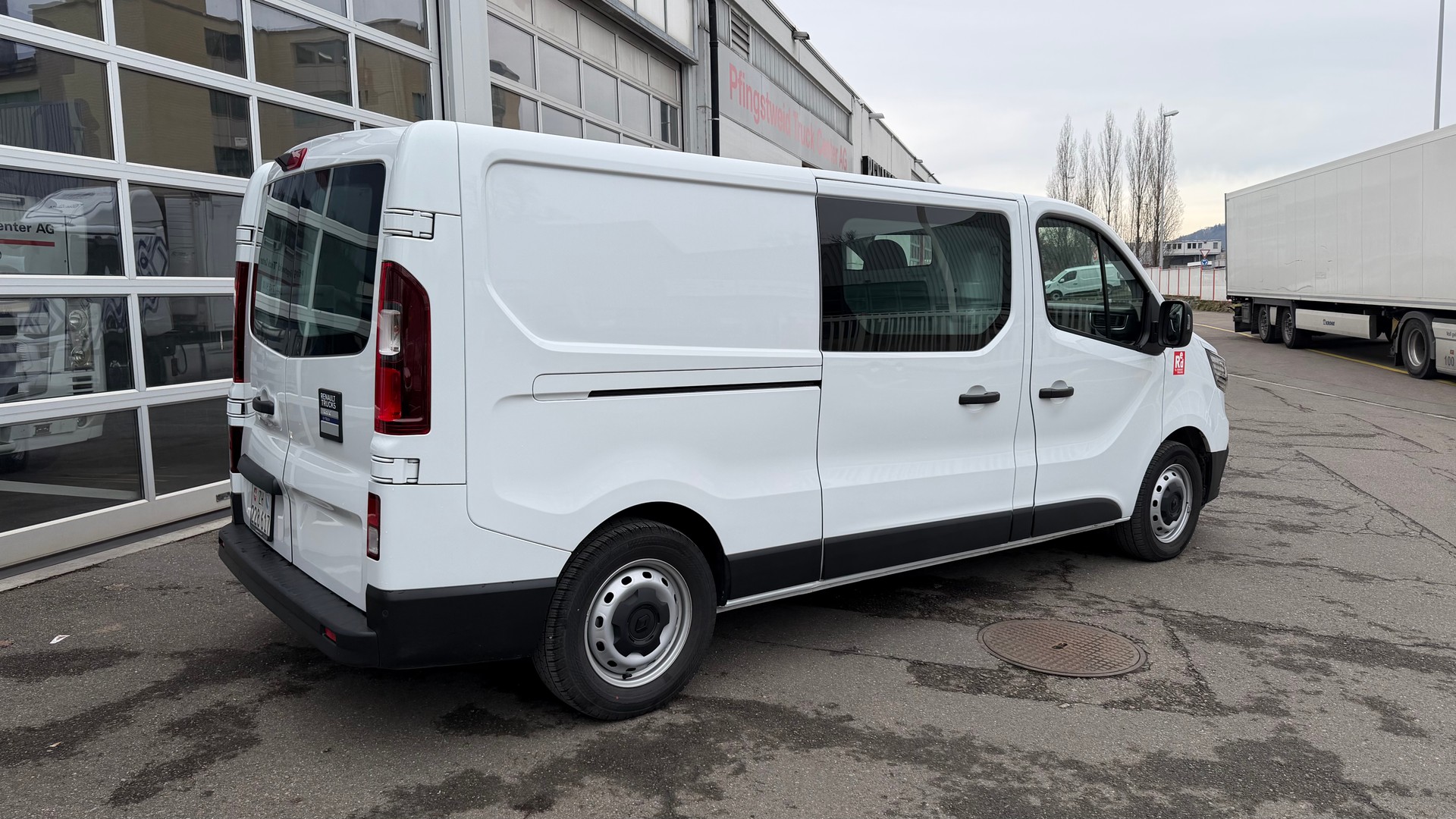 RENAULT E-Tech Trafic RedEdition L2H1-showroom-element-1