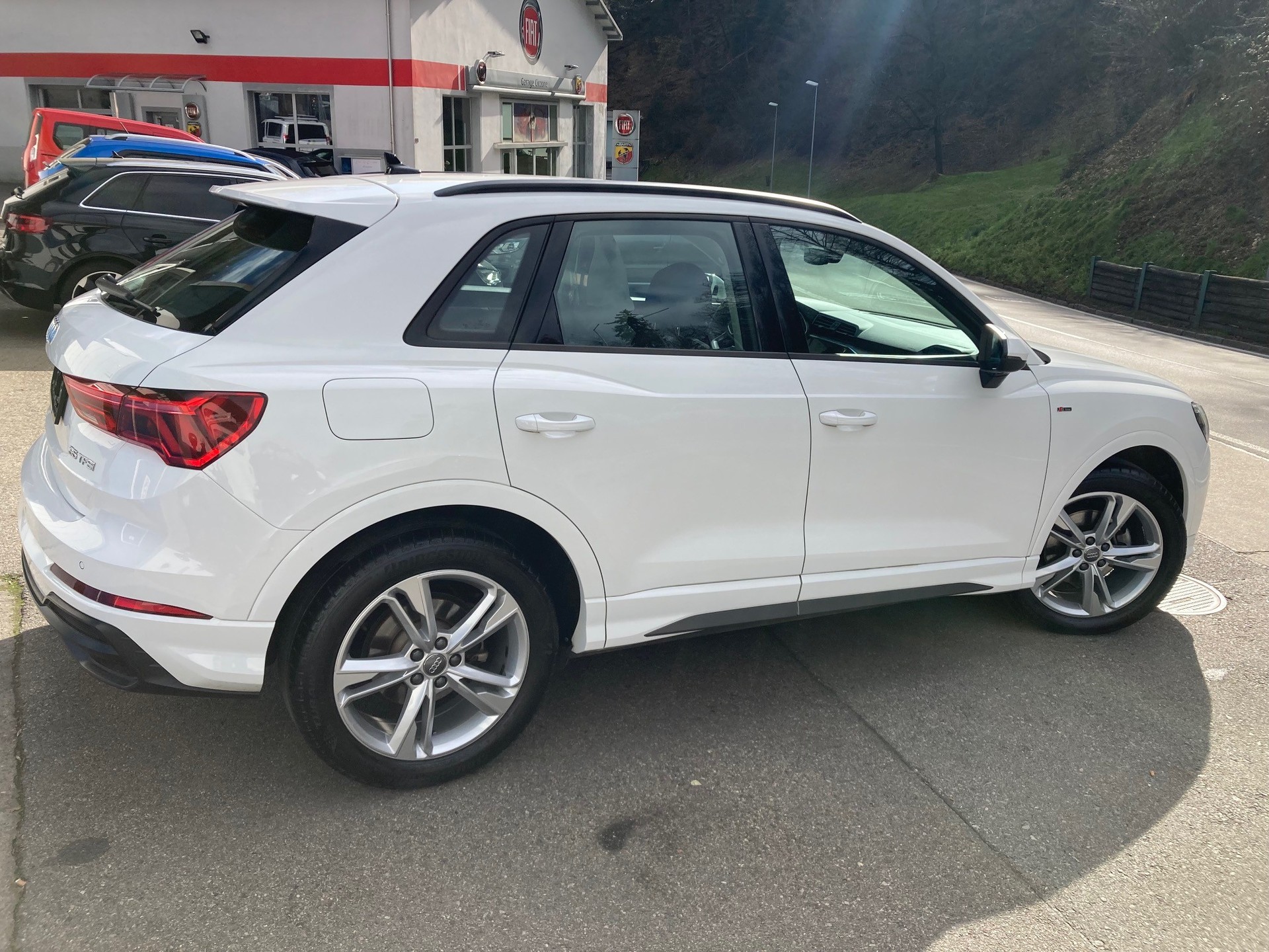 AUDI Q3 35 TFSI S line S-tronic-image-1
