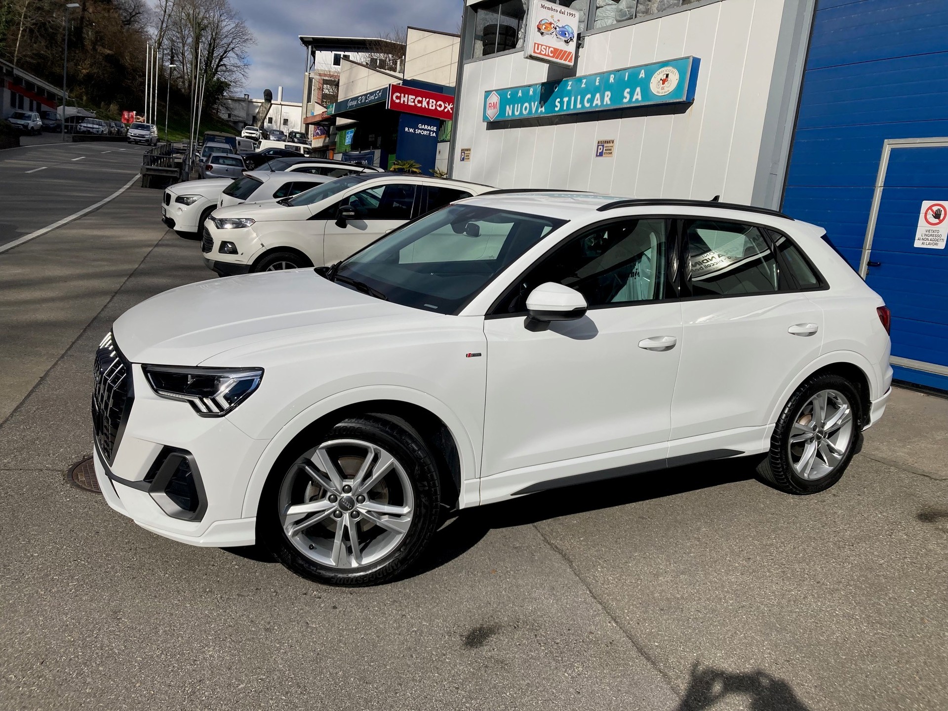 AUDI Q3 35 TFSI S line S-tronic-image-4