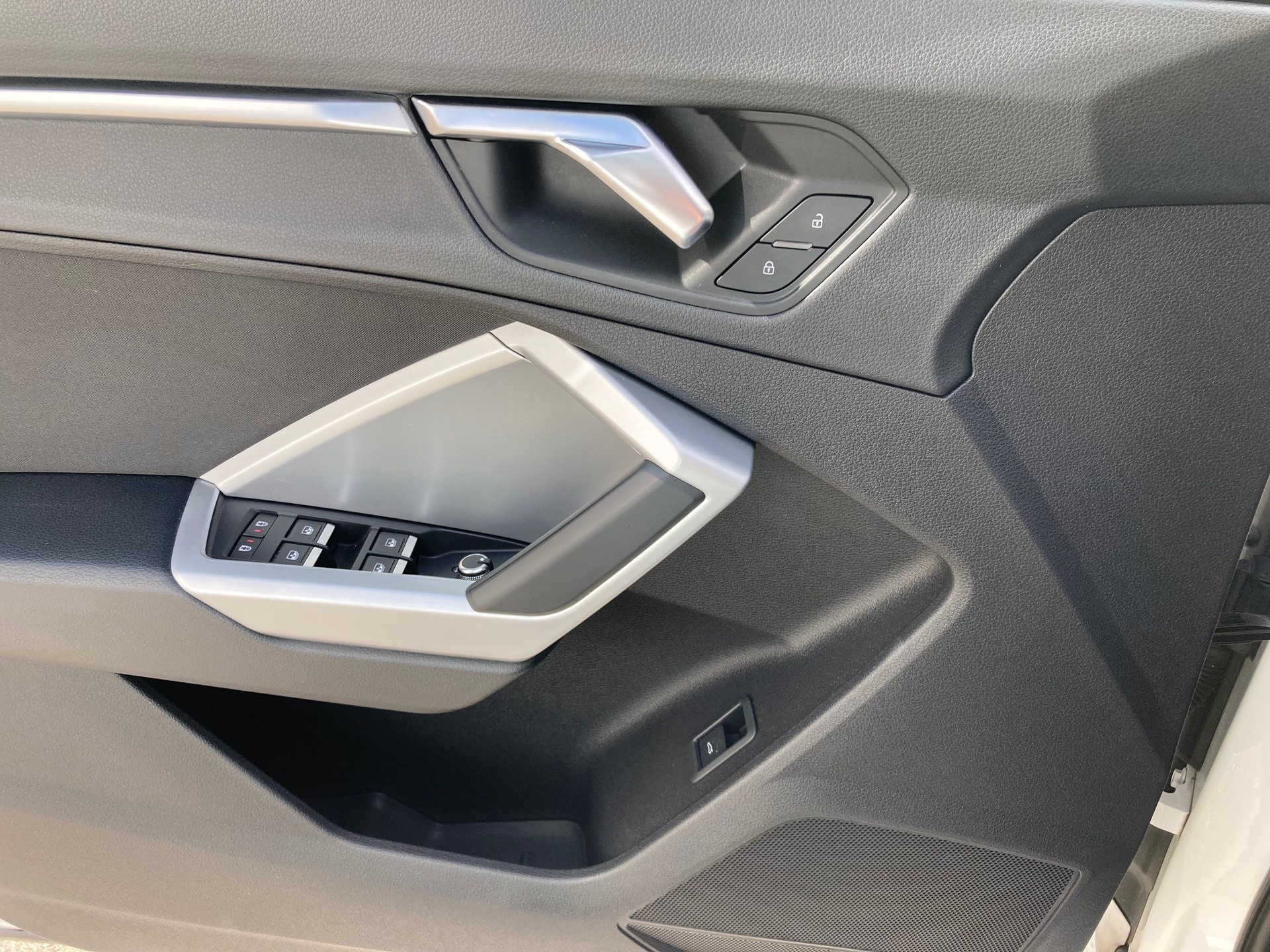 AUDI Q3 35 TFSI S line S-tronic-image-15