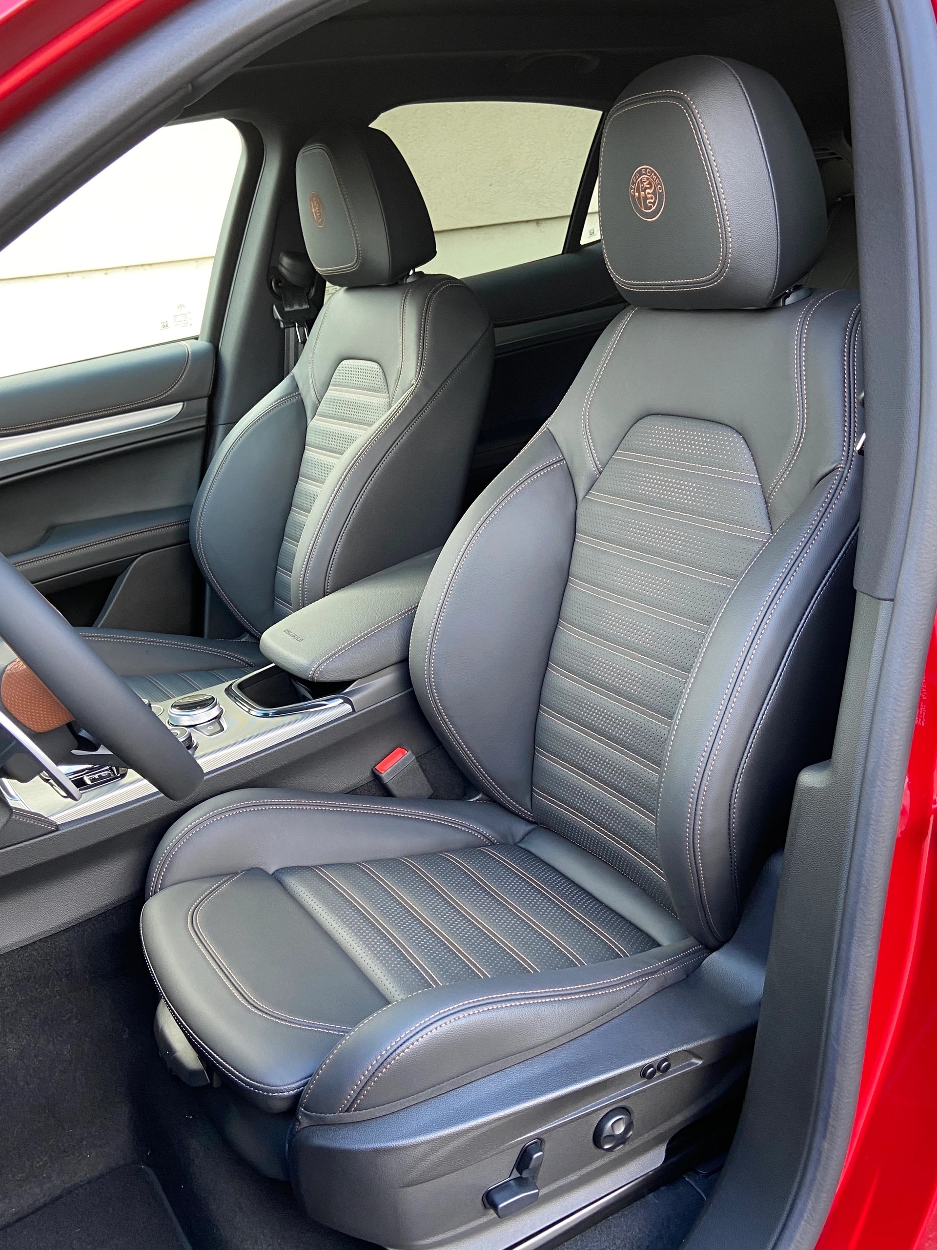 ALFA ROMEO Stelvio 2.0 Intensa Sky Q4 AT8-image-6