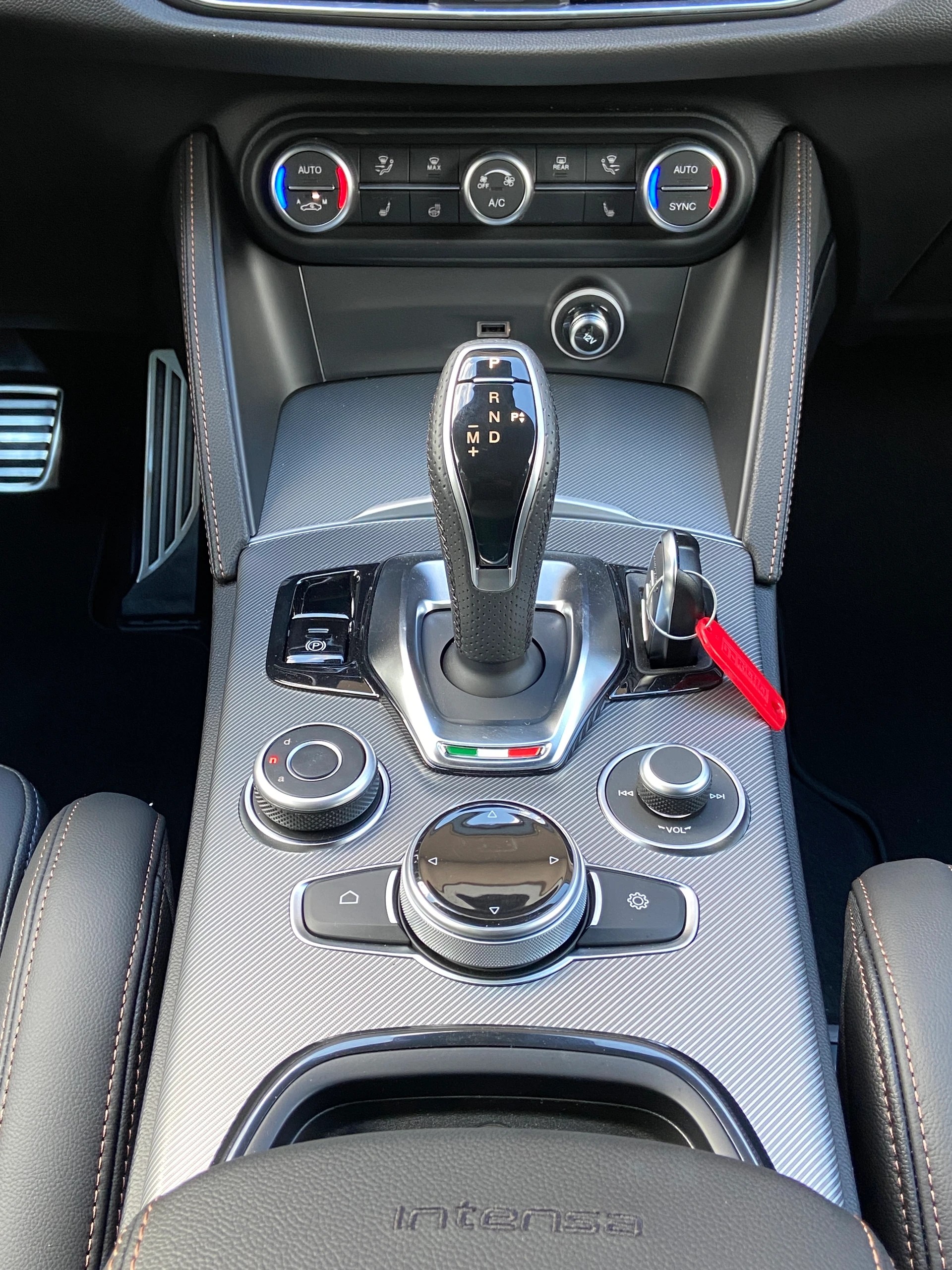 ALFA ROMEO Stelvio 2.0 Intensa Sky Q4 AT8-image-11