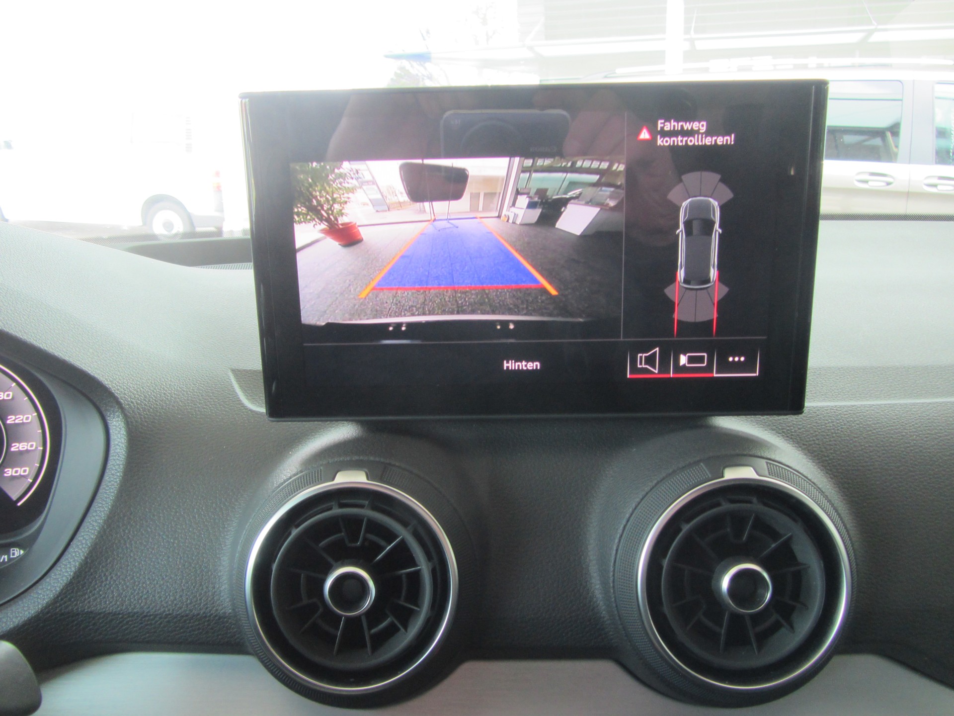 AUDI SQ2 TFSI quattro S-tronic-image-6