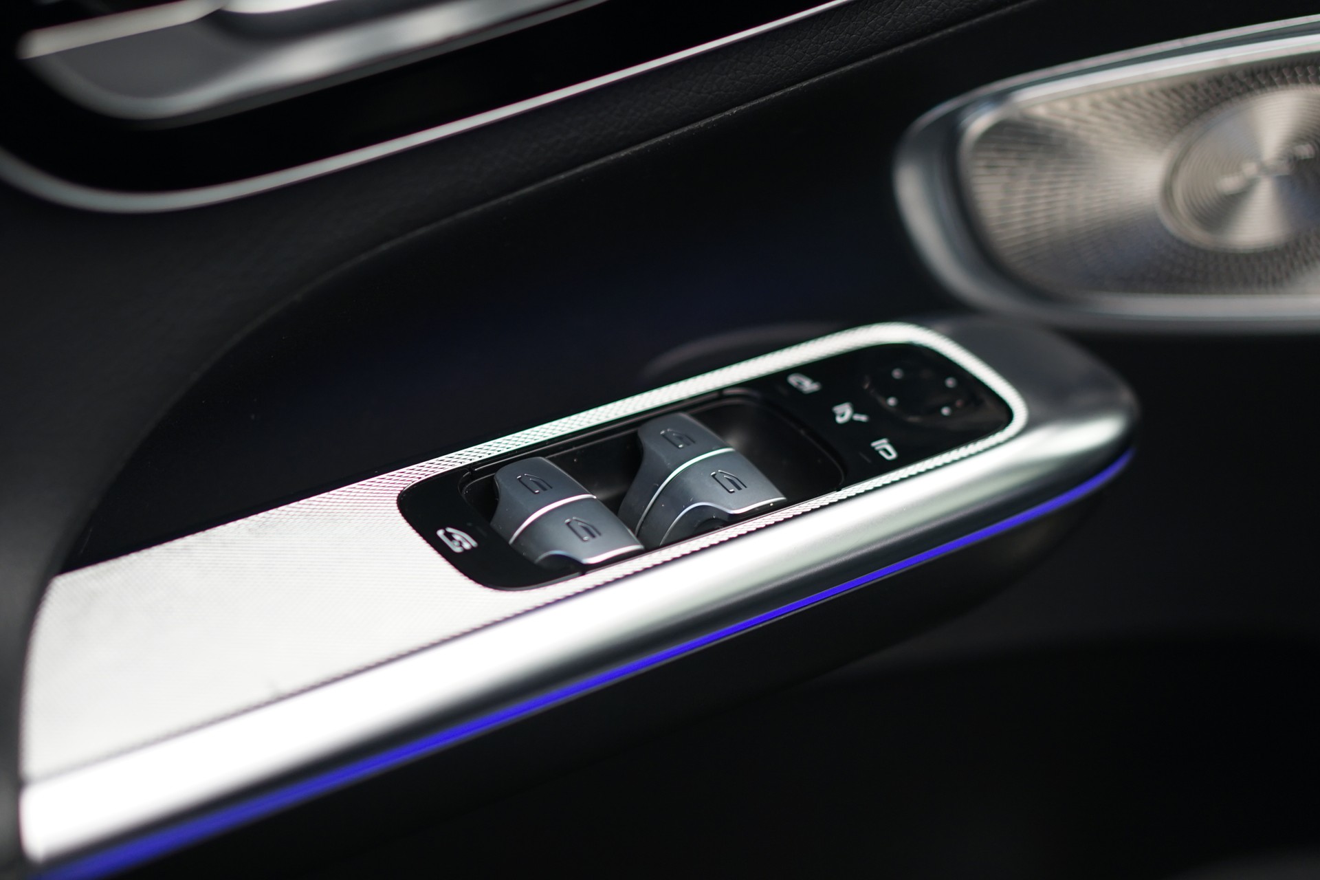 MERCEDES-BENZ GLC 300 4Matic AMG Line 9G-Tronic *CH-Fahrzeug* *Burmester* *Pano*-image-31